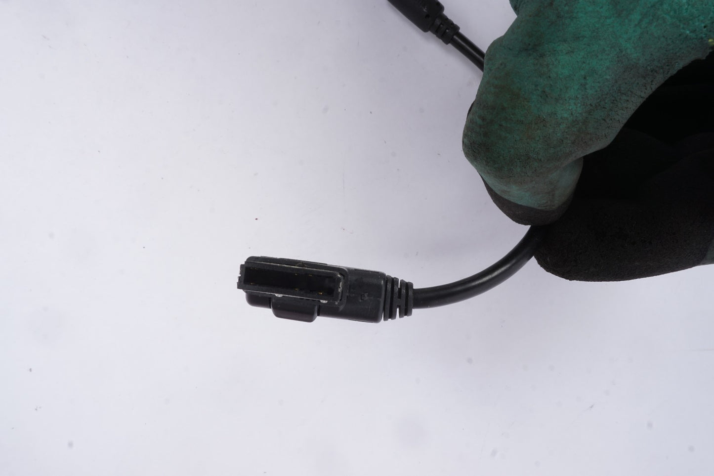 2011 - 2014 AUDI A8 QUATTRO S8 AUX CABLE OEM