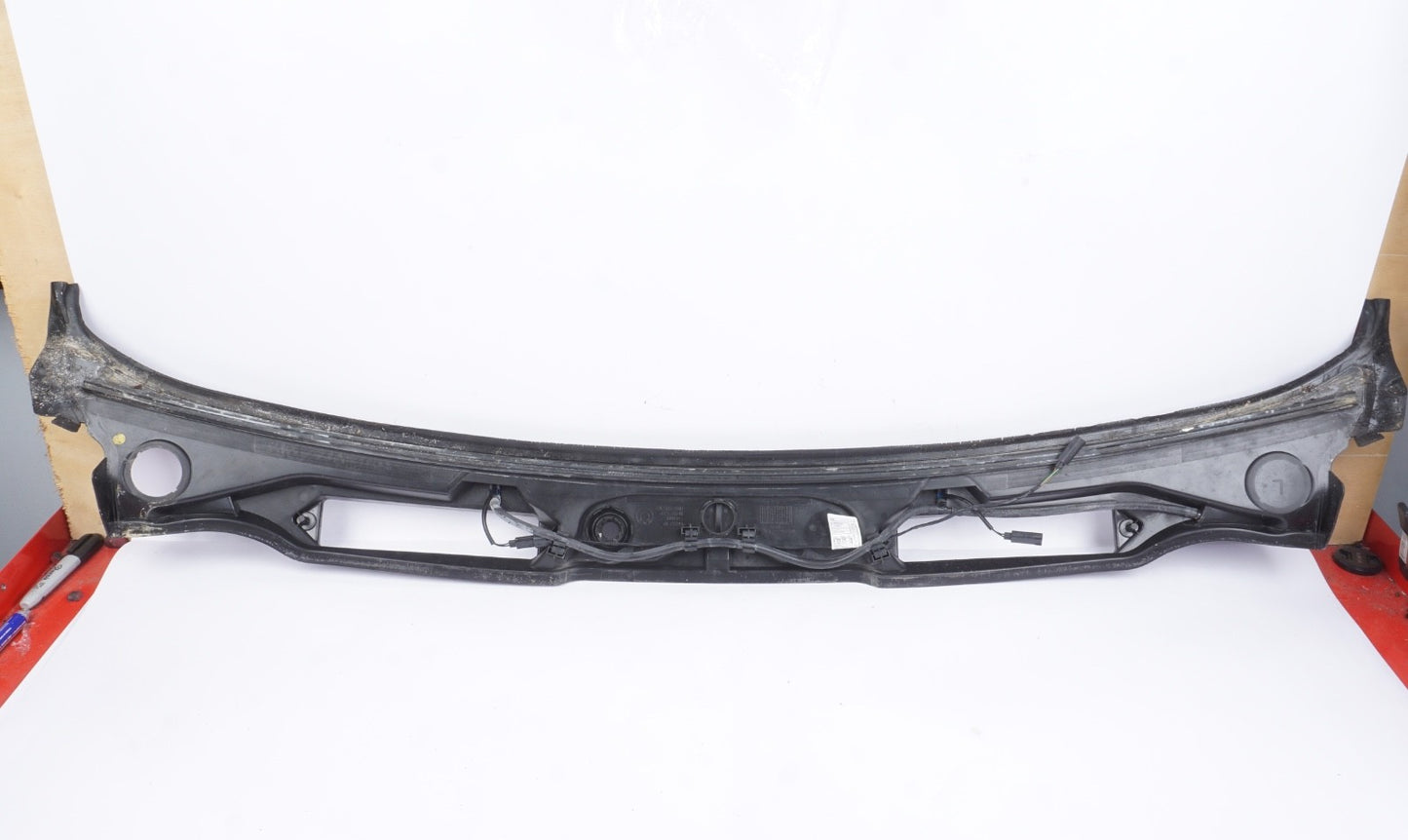 2007 - 2013 BMW 335I E92 E93 FRONT WINDSHIELD WIPER VENT GRILL COVER PANEL OEM