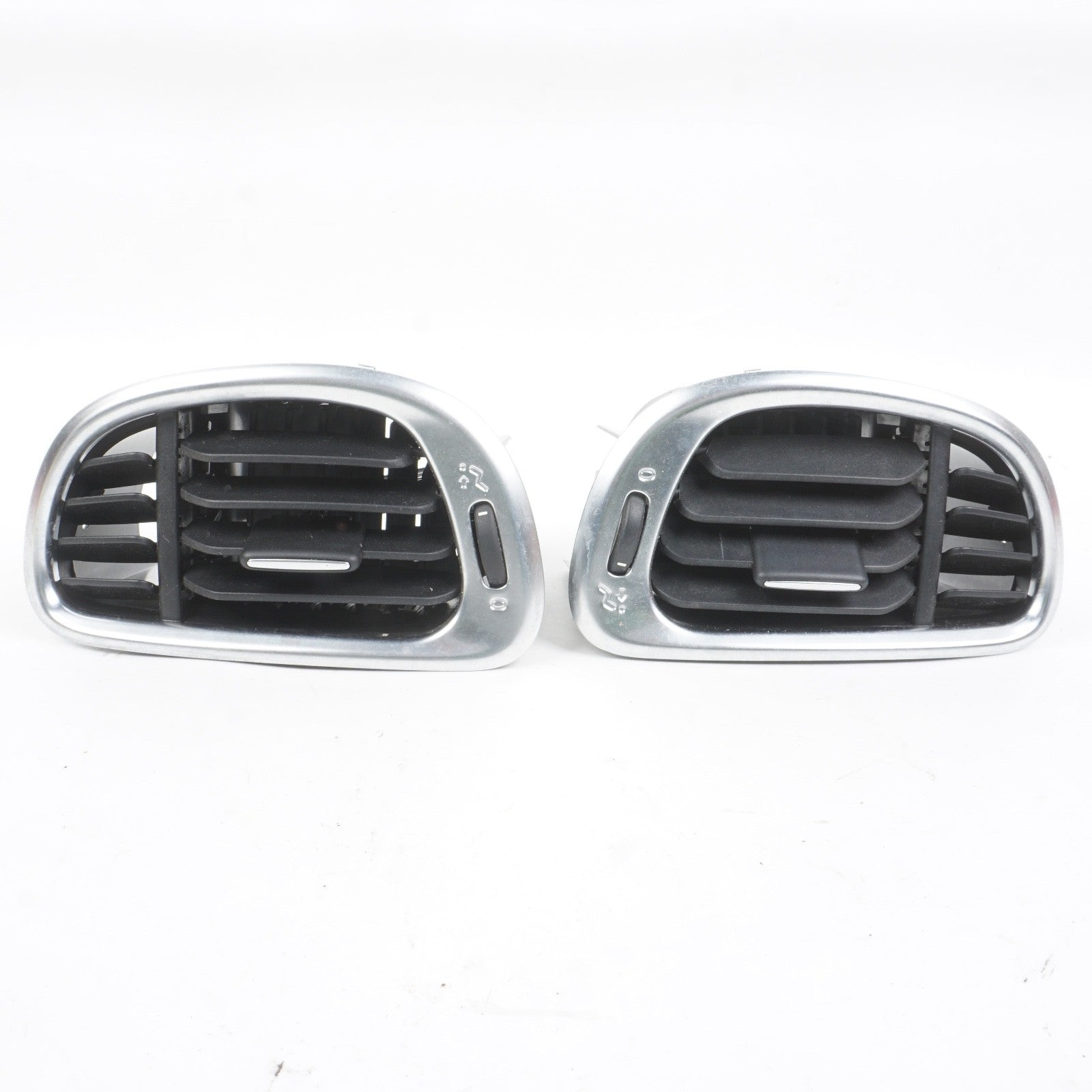 2014 - 2017 FIAT 500L DASH CENTER RIGHT AIR VENT LEFT RIGHT PAIR