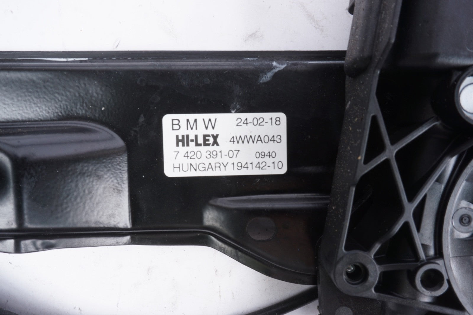 2018-2023 BMW X2 F39 LEFT FRONT SIDE DOOR WINDOW REGULATOR OEM 7420391