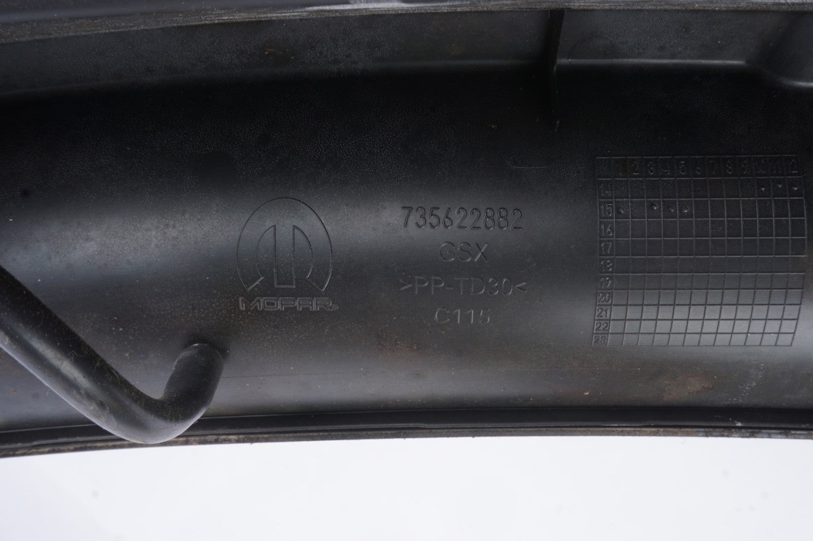 2016 - 2018 FIAT 500X COWL VENT PANEL 735622882 OEM