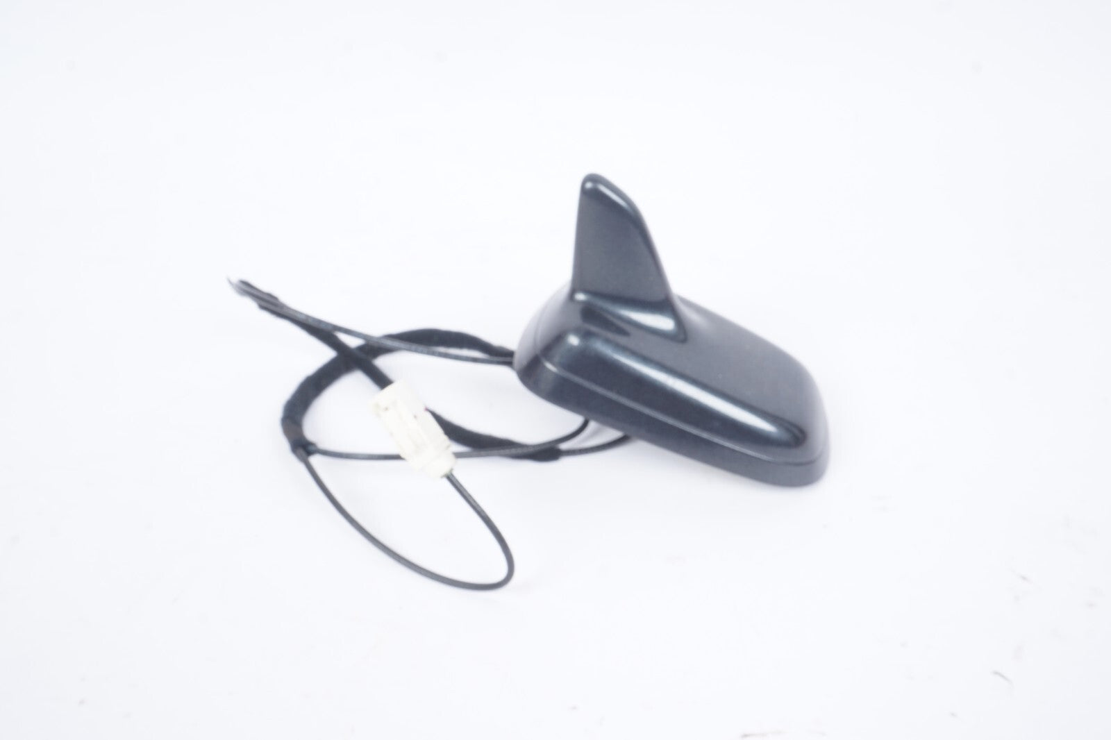 2004  - 2010 Audi A8 A8L Roof Shark Fin Radio Antenna OEM