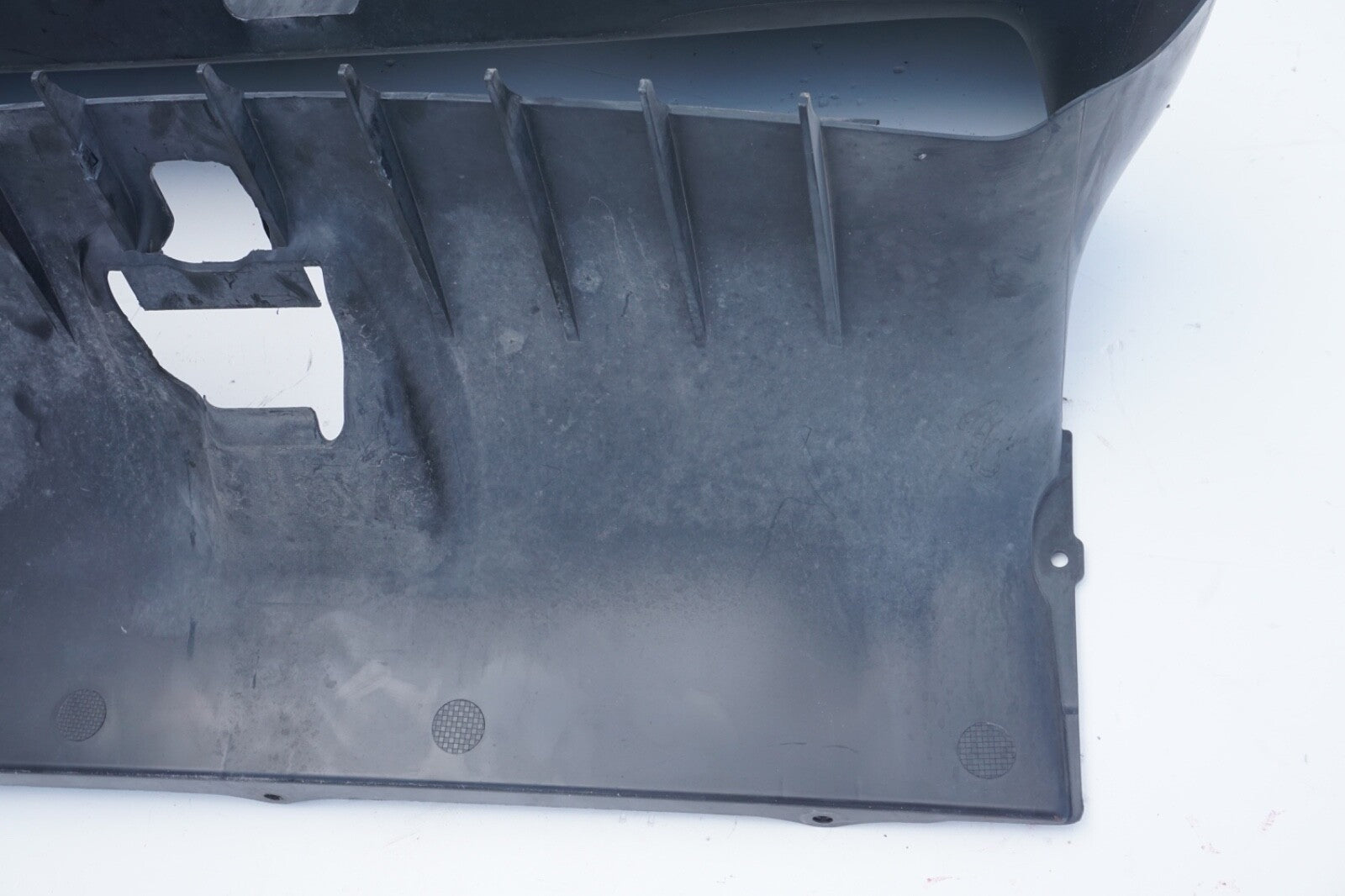 2011 - 2017 PORSCHE CAYENNE RADIATOR SHUTTER GRILLE ASSEMBLY 7P5121293C