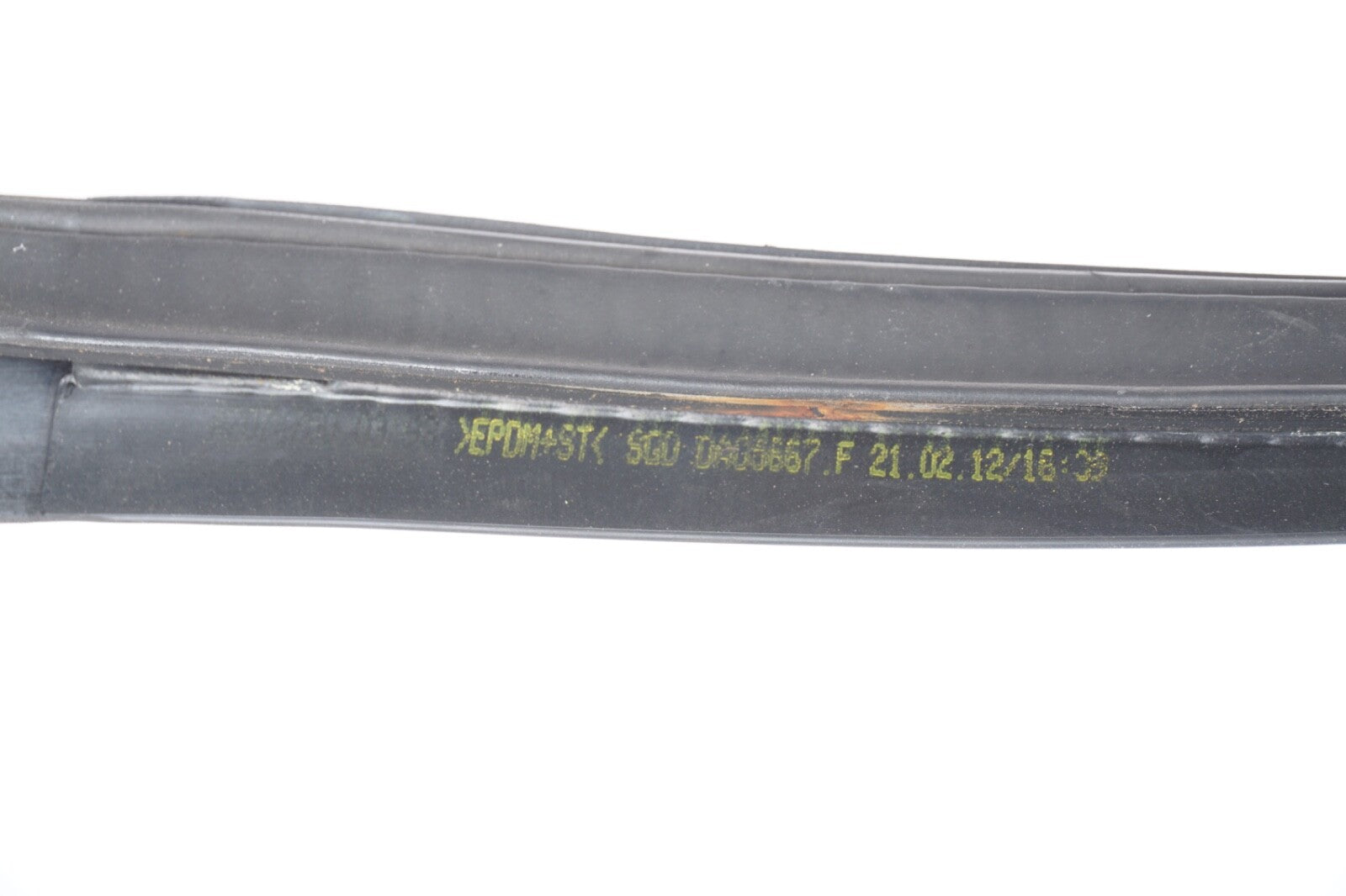11-14 MERCEDES-BENZ E350 CONVERTIBLE ROOF RUBBER SEAL A2077500398