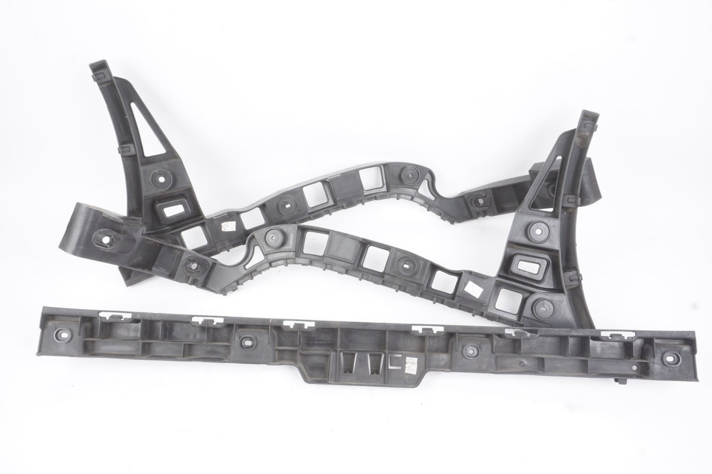 2012 - 2019 Volkswagen Passt Rear Bumper Center Mount Support Bracket OEM