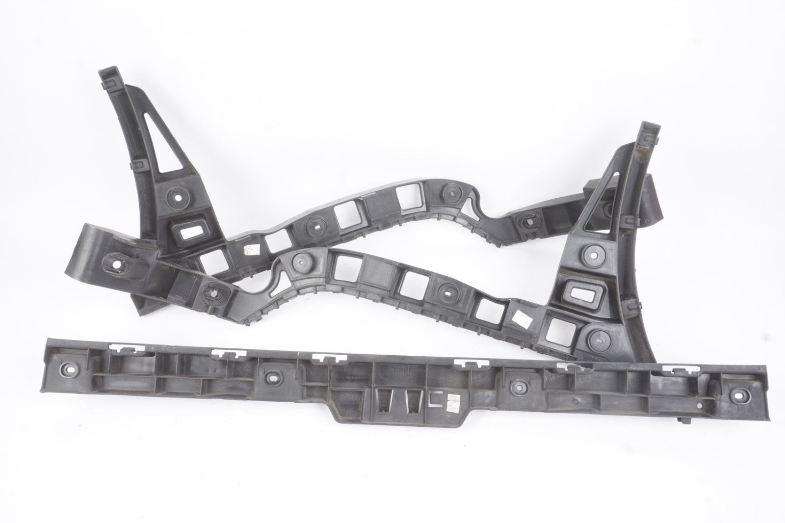 2012 - 2019 Volkswagen Passt Rear Bumper Center Mount Support Bracket OEM