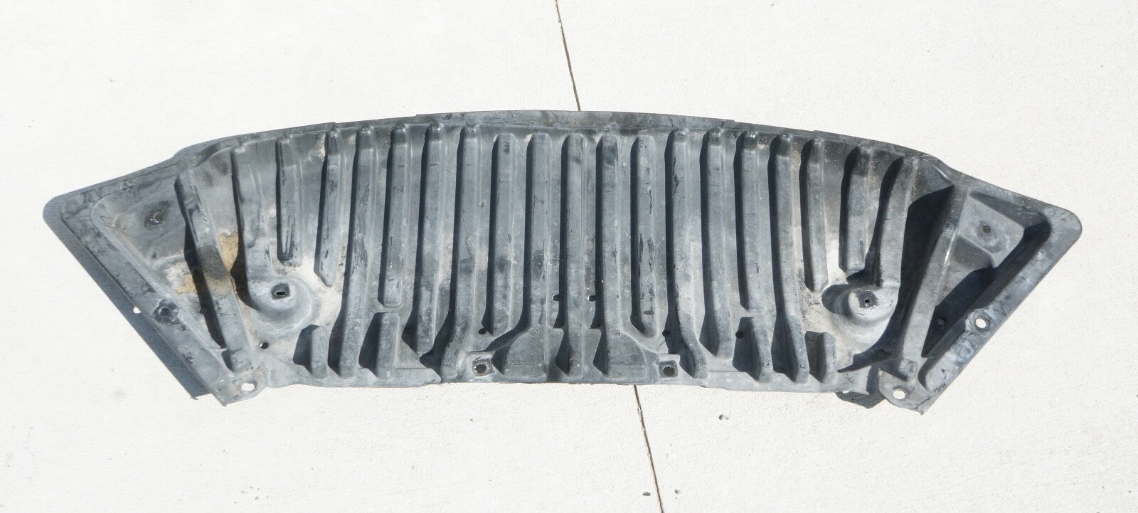 2008 - 2014 MERCEDES C200 C250 C300 C350 Engine Front Lower Mud Flap Splash Guar