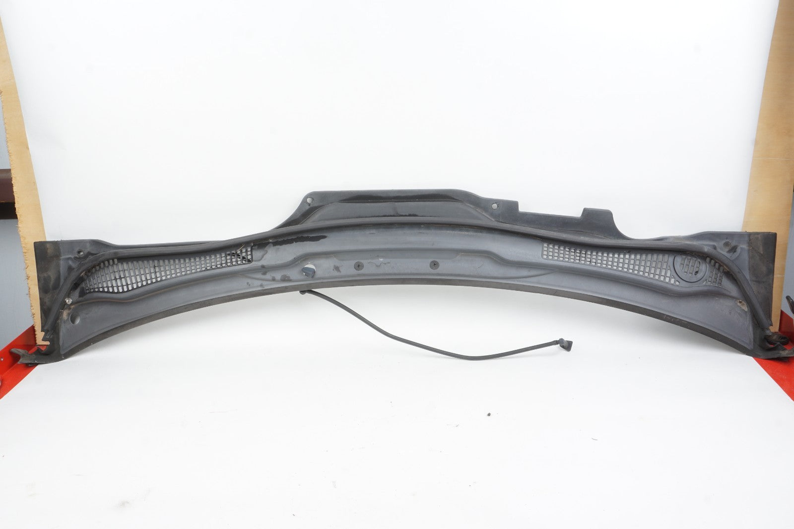 2006 - 2013 VOLVO C70 FRONT WINDSHIELD WIPER COWL GRILLE PANEL COVER TRIM OEM