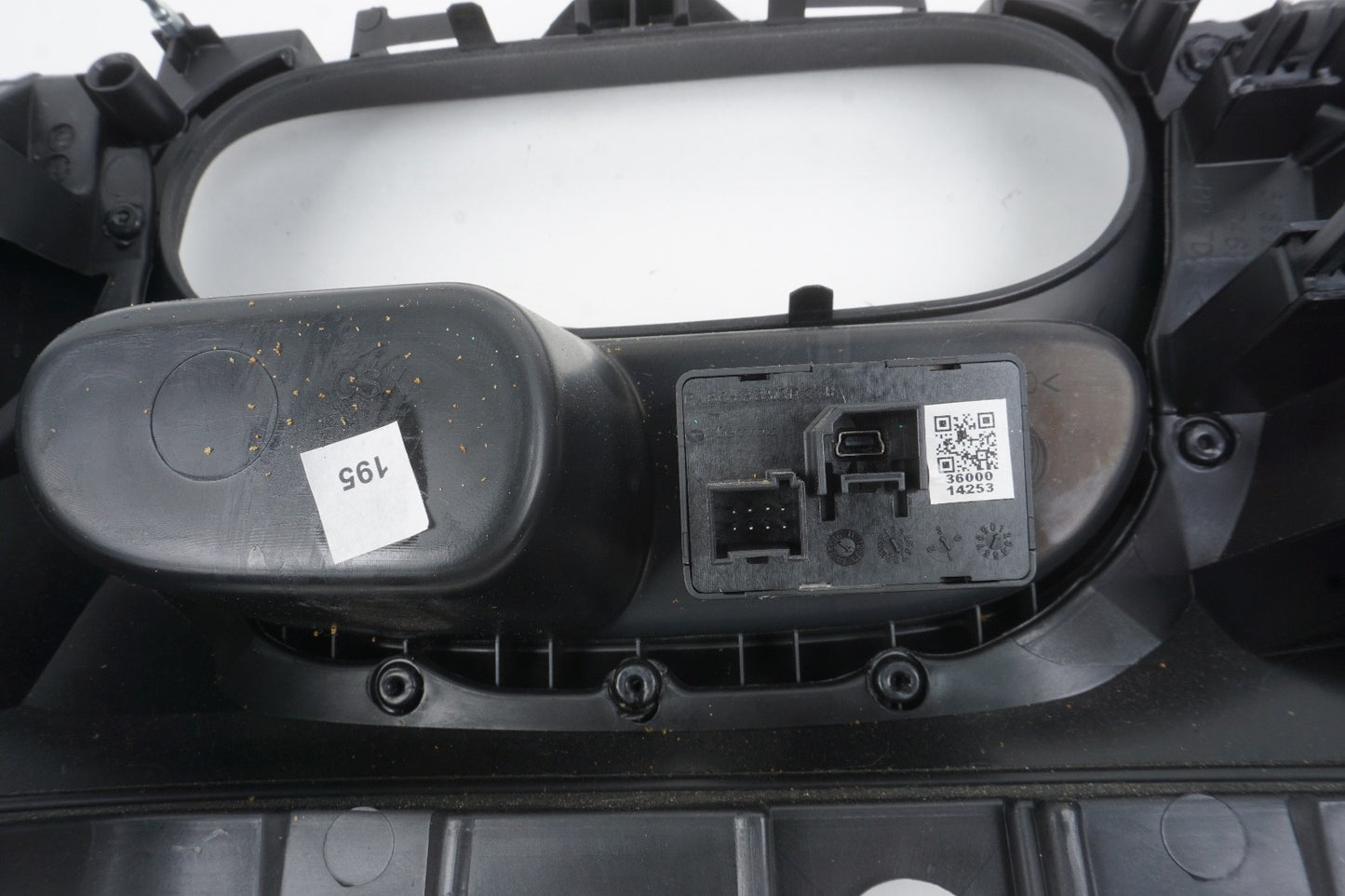 2014 - 2017 FIAT 500L AUX USB PORT SD CARD READER