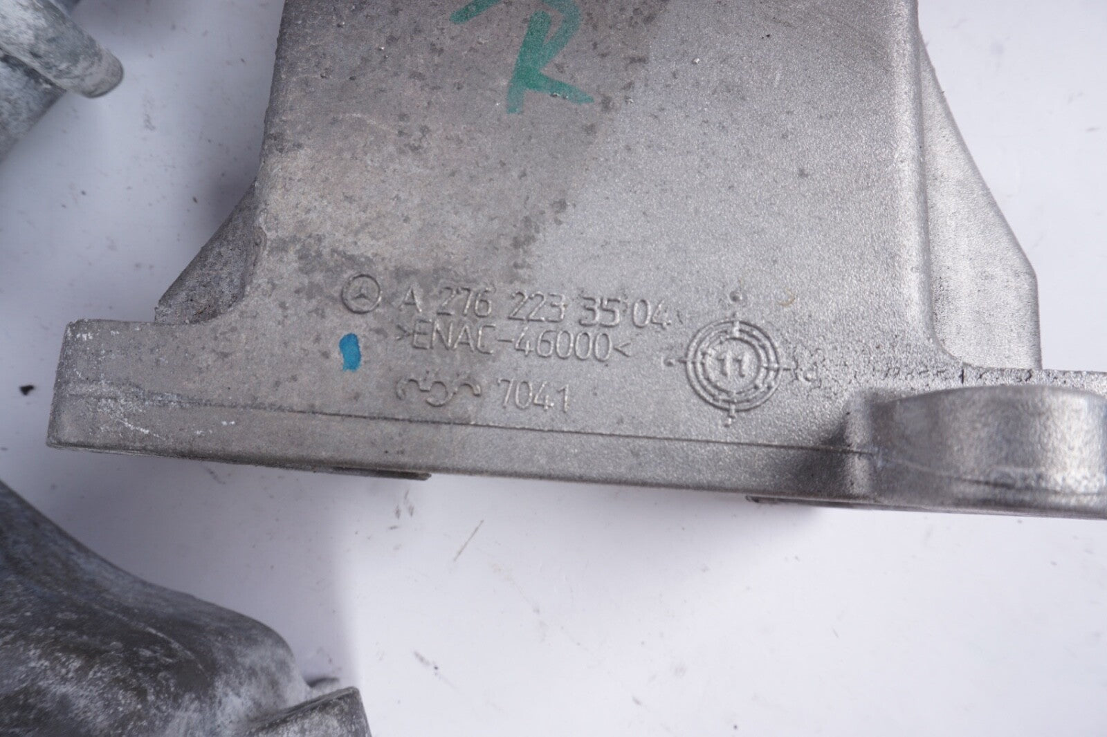 2013 14 MERCEDES E350 (A207 C207 W207) 3.5L M276 LEFT RIGHT MOTOR MOUNT BRACKET
