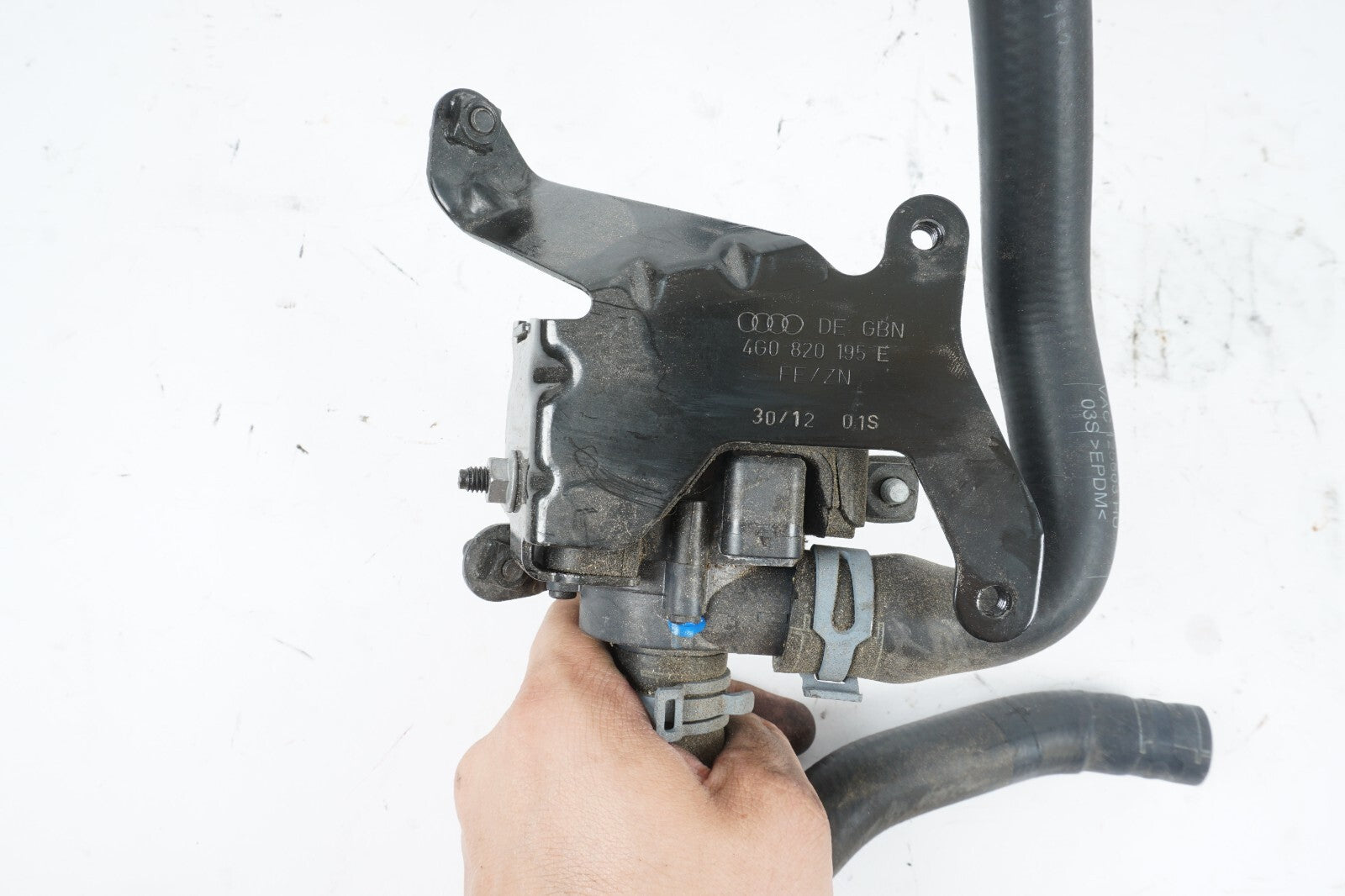 2012 - 2018 AUDI A7 3.0L AUXILIARY COOLANT WATER PUMP W/ BRACKET  OEM