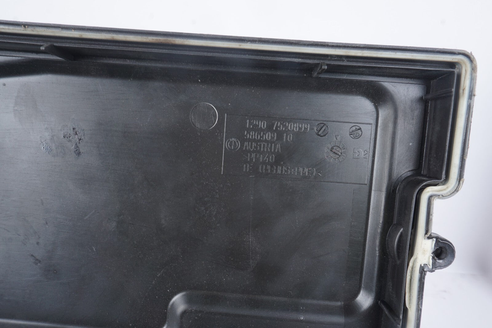 2006 - 2010  BMW 650i E63 E64 ECU ECM Engine Motor Computer Cover Panel  OEM