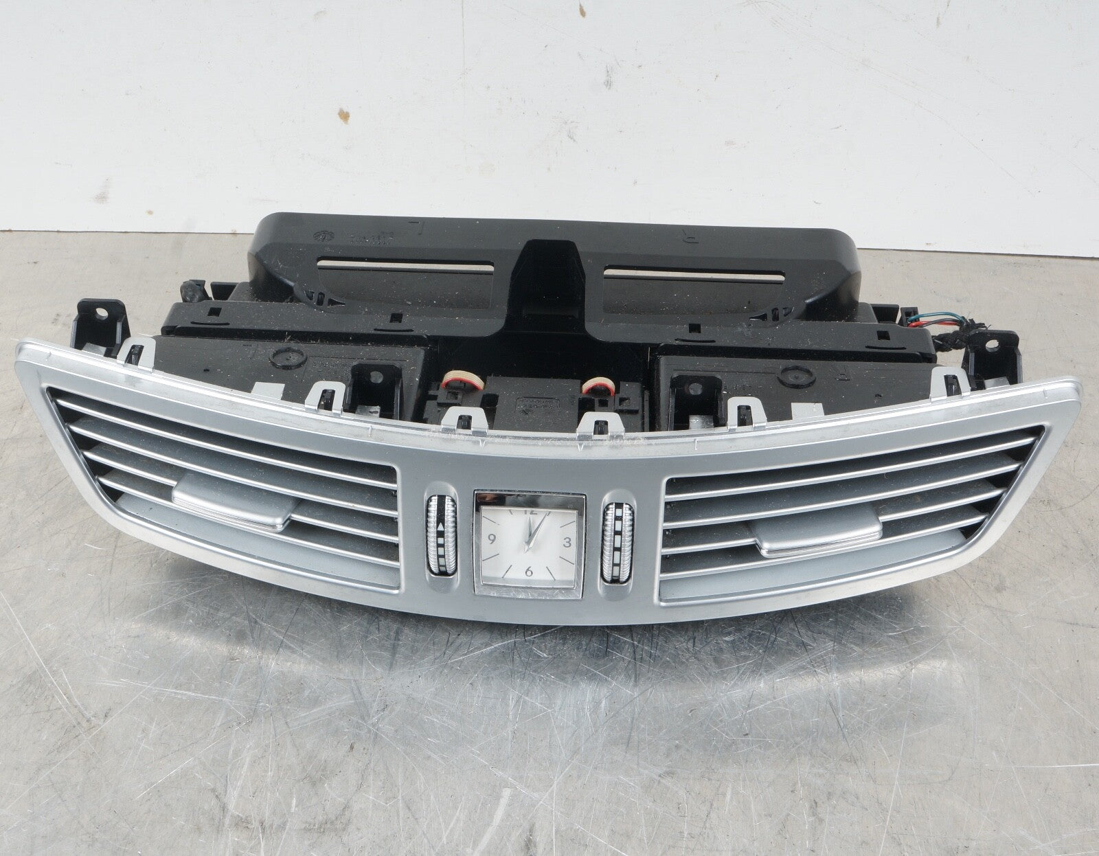 2007-2013 MERCEDES S550 FRONT CENTER CONSOLE DASH CLOCK AC AIR VENT OEM