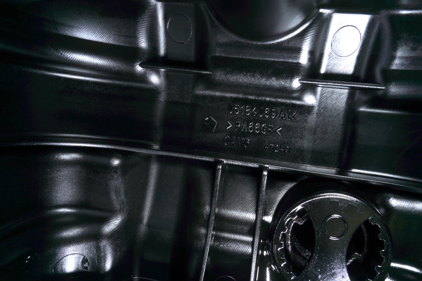 2013 Dodge Grand Caravan 3.6 front valve cover P05184464AG OEM Town and Country