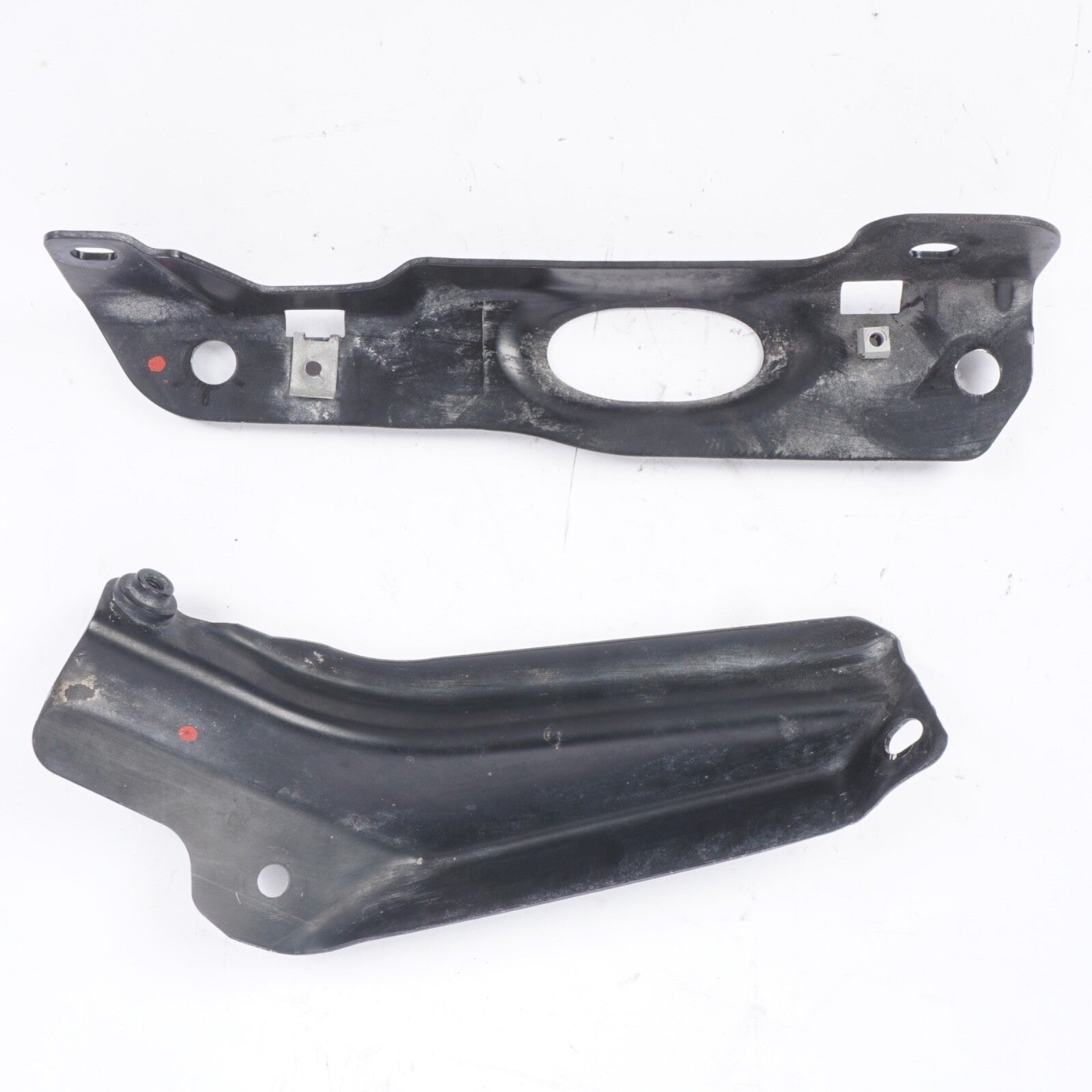 06-10 BMW 650I E64 FRONT LEFT WASH WASHER RESERVOIR LOWER BRACKET MOUNT OEM