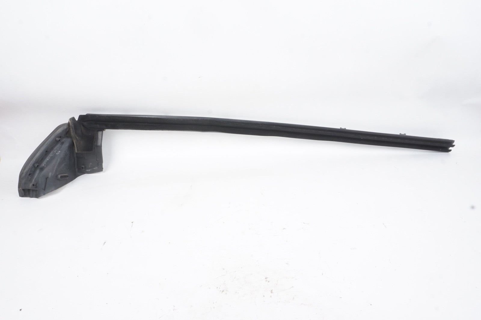 2012 - 2017 BMW 650i Front Right Windshield Trim Seal OEM