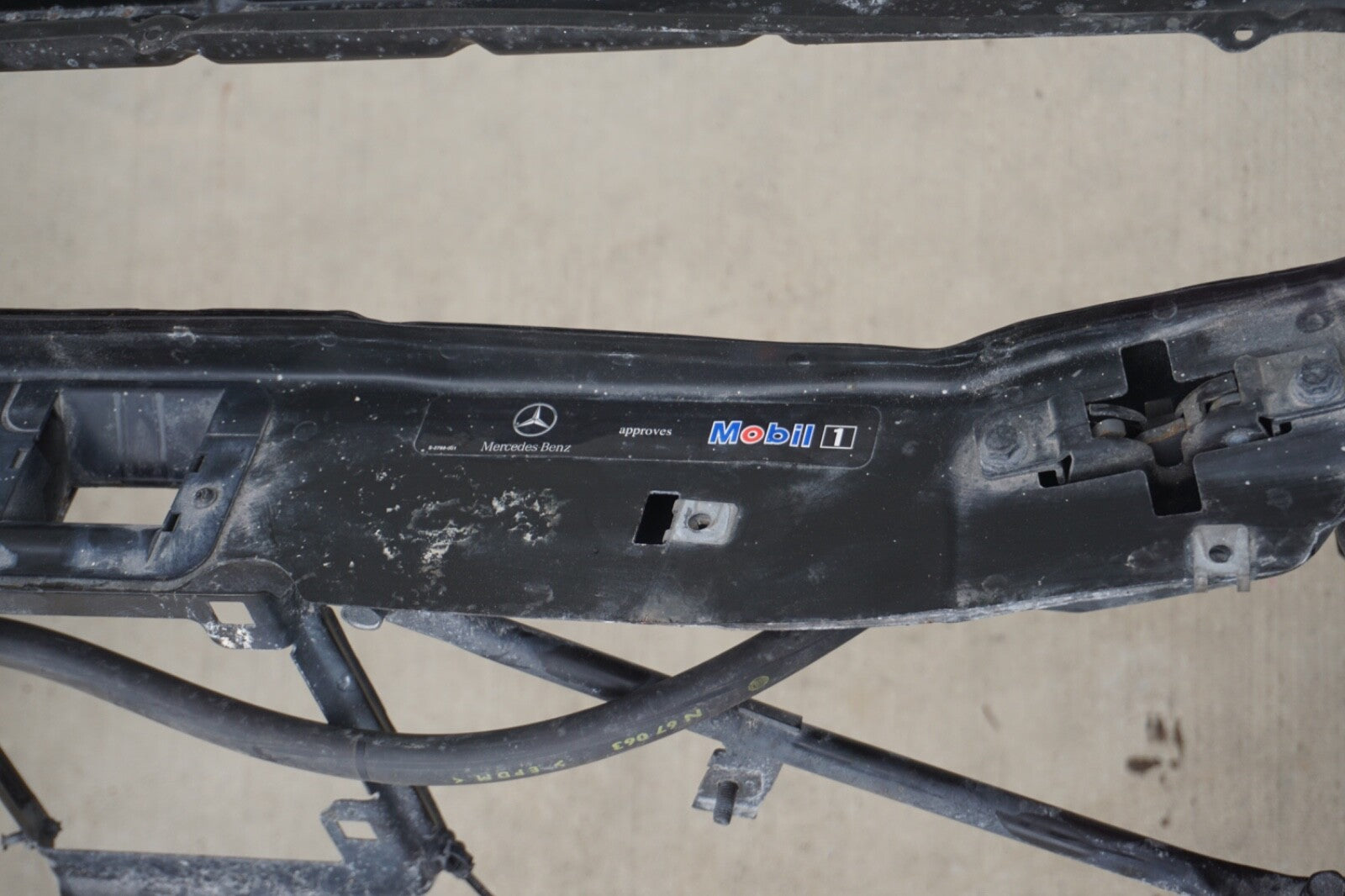 03 - 08 Mercedes SL500 SL550 Front Reinforcement Bar Upper Radiator Support Clip