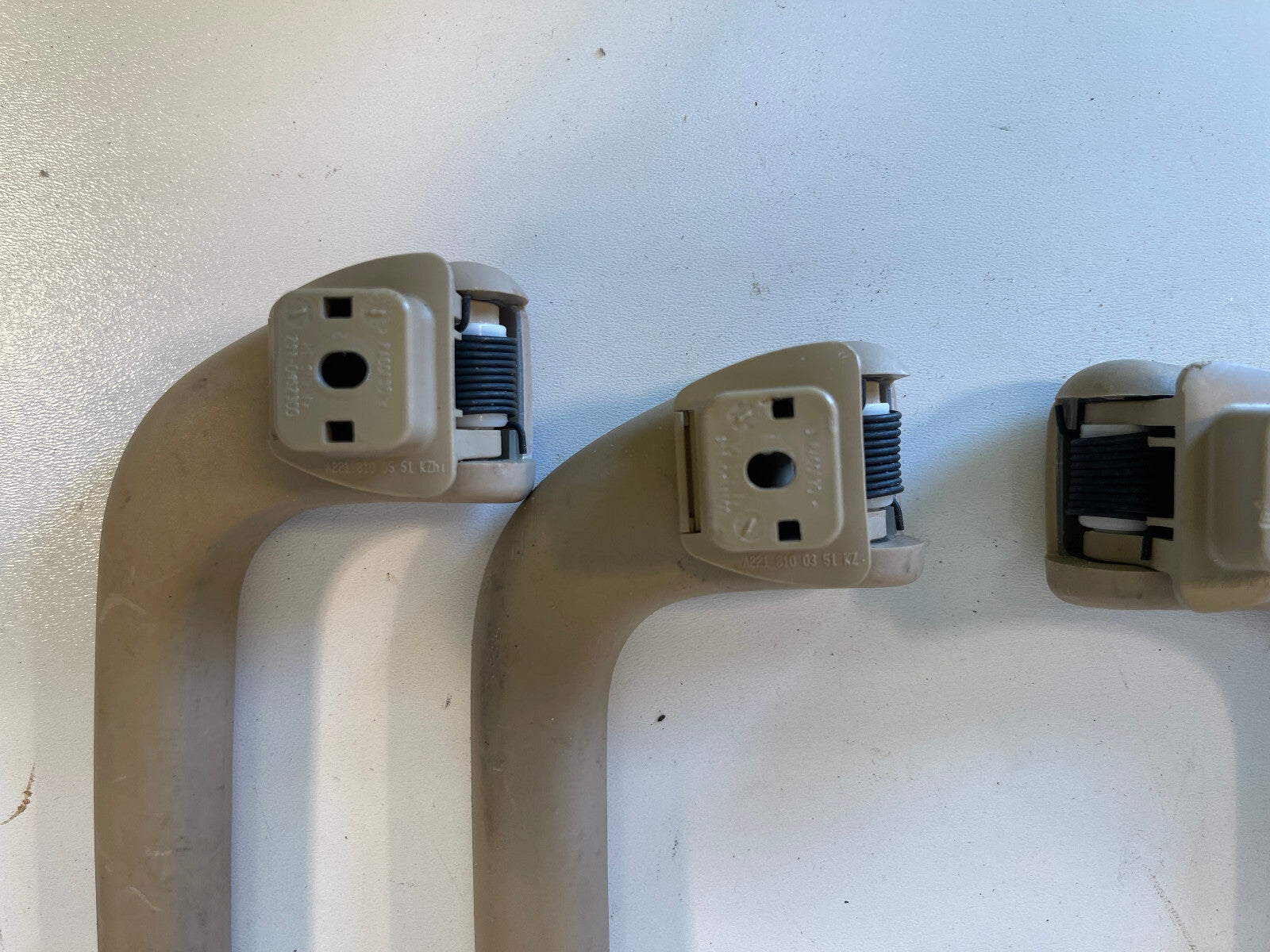 07-13 W221 MERCEDES BENZ S550 S600 S63 OVERHEAD ROOF GRAB HANDLE SET OF 4 OEM