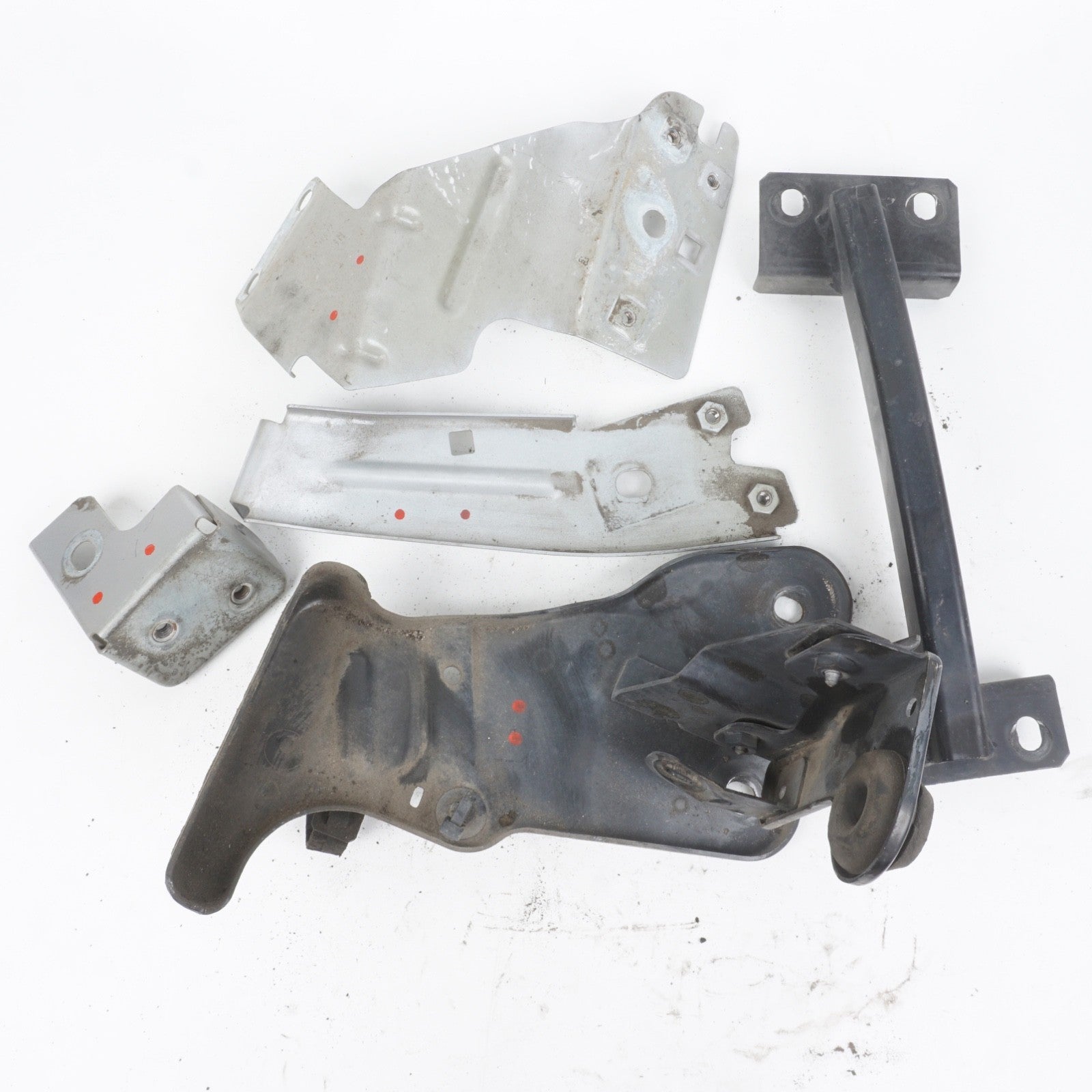2014 - 2020 MASERATI GHIBLI FRONT RIGHT SIDE FENDER MOUNT SUPPORT BRACKET SET