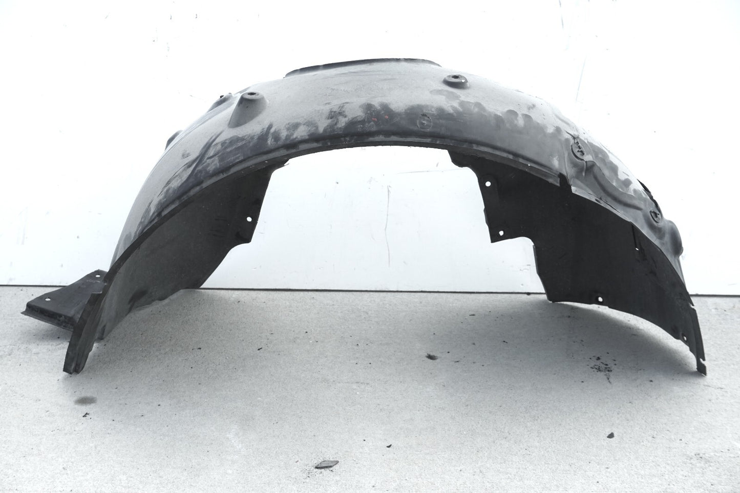 2003-2008 BMW Z4 E85 FRONT RIGHT PASSENGER WHEEL ARCH HOUSING LINER  OEM