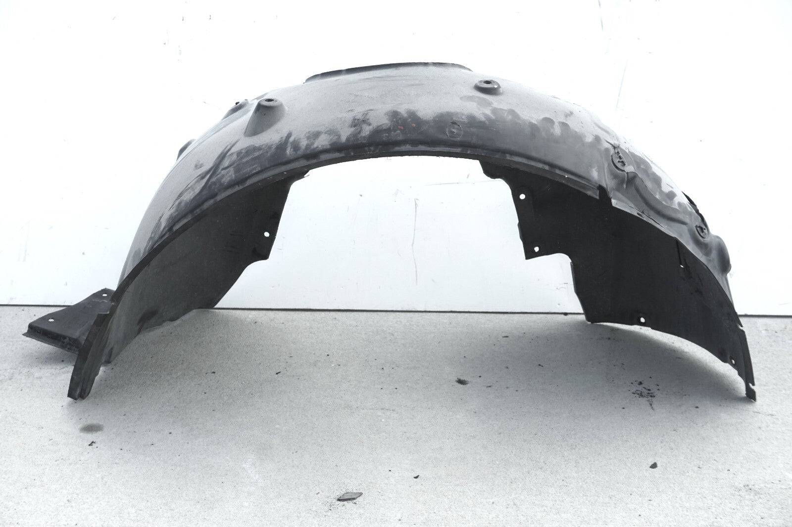2003-2008 BMW Z4 E85 FRONT RIGHT PASSENGER WHEEL ARCH HOUSING LINER  OEM