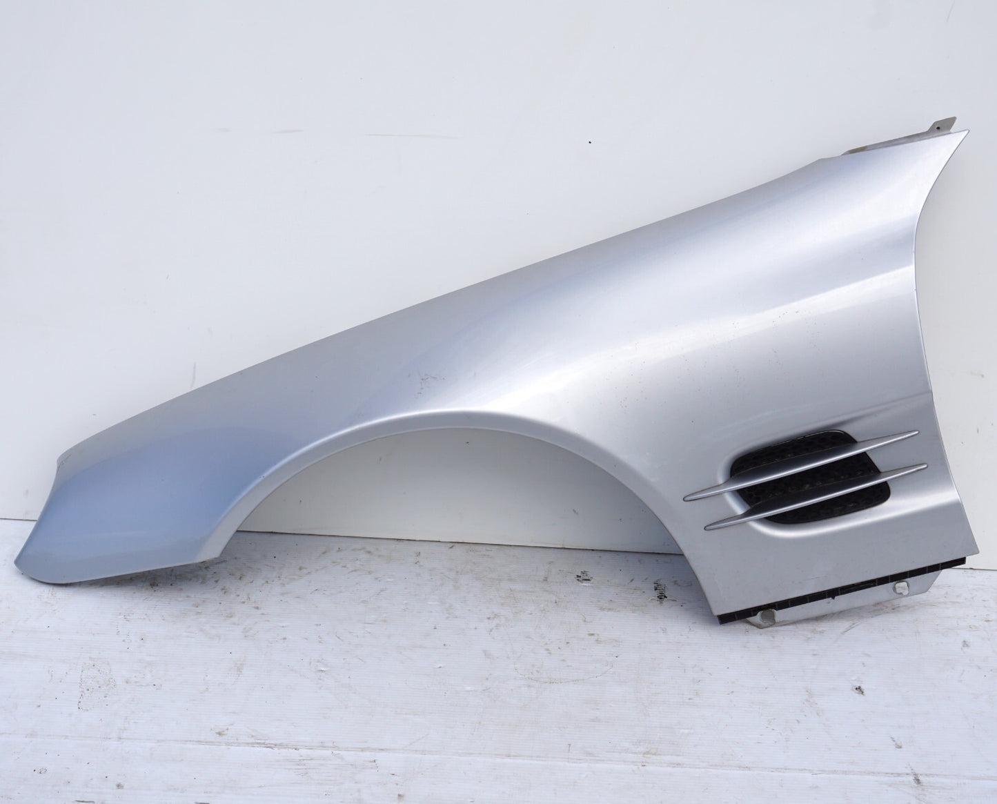 03 - 08 Mercedes R230 SL500 SL600 FRONT FENDER LEFT DRIVER SIDE OEM