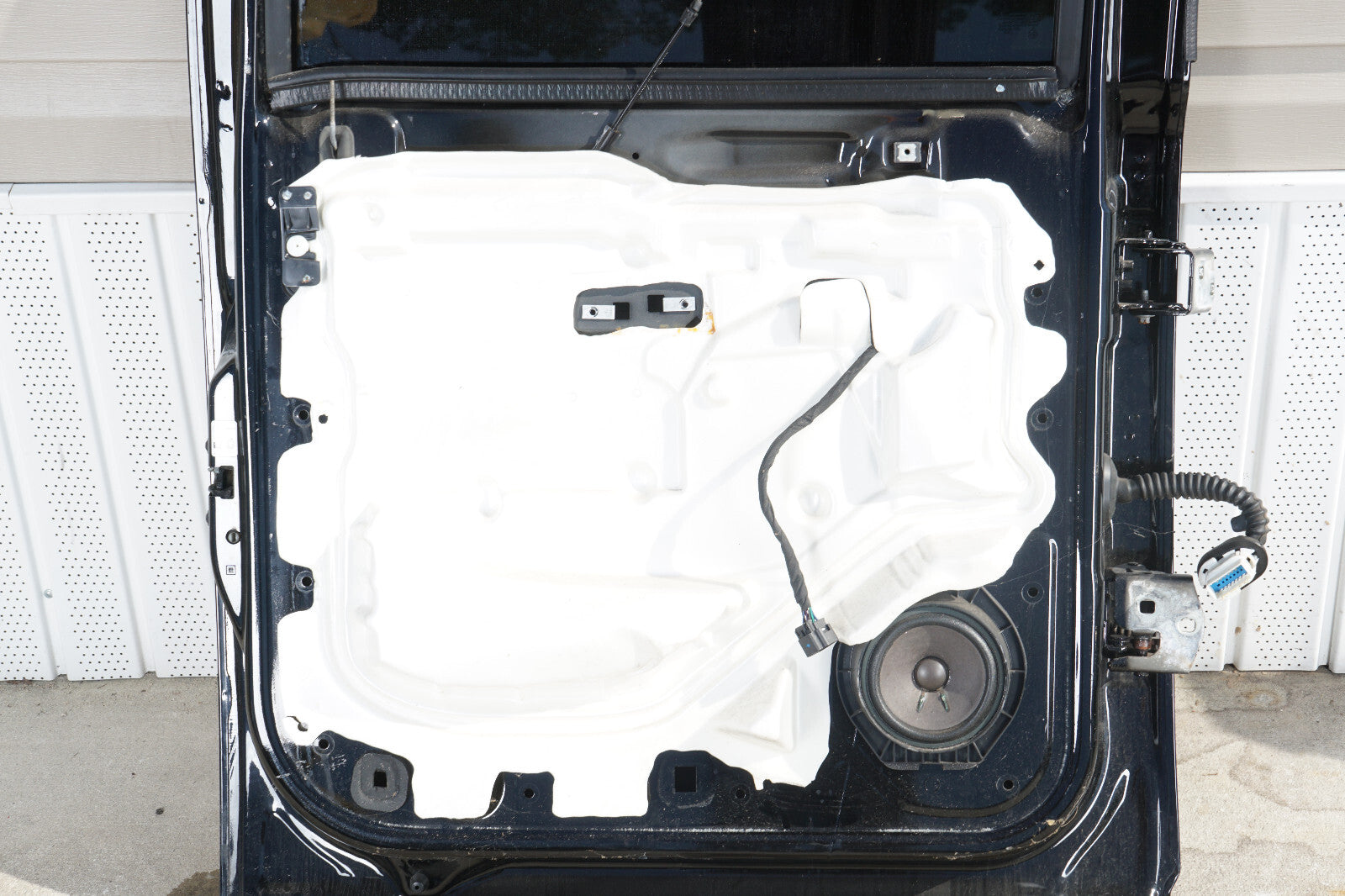 2007 - 2014 CHEVROLET AVALANCHE REAR LEFT DRIVER SIDE  DOOR SHELL OEM