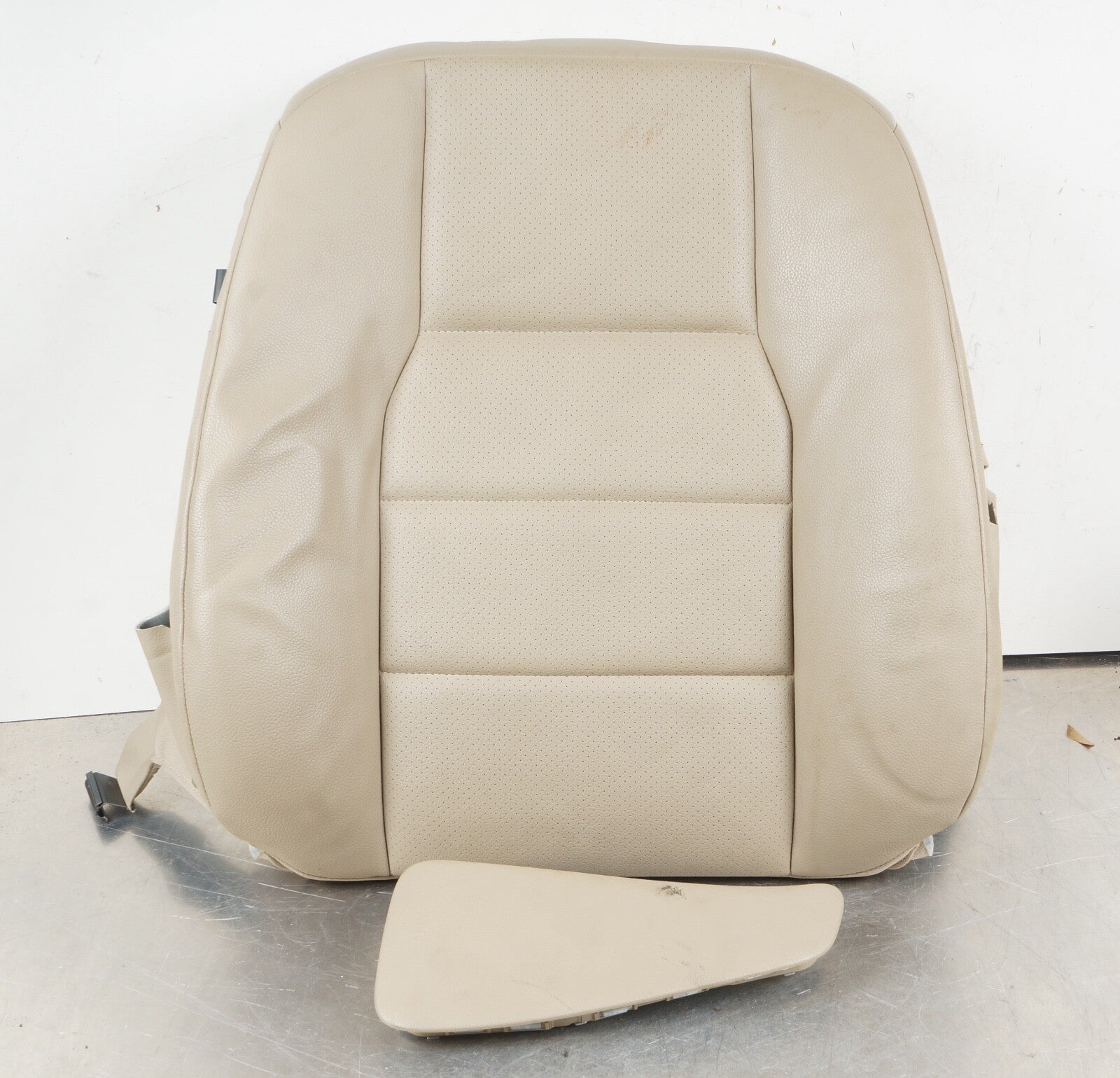 08-14 Mercedes C200 C300 C350 Front Right Driver Side Top Upper Seat Cushion