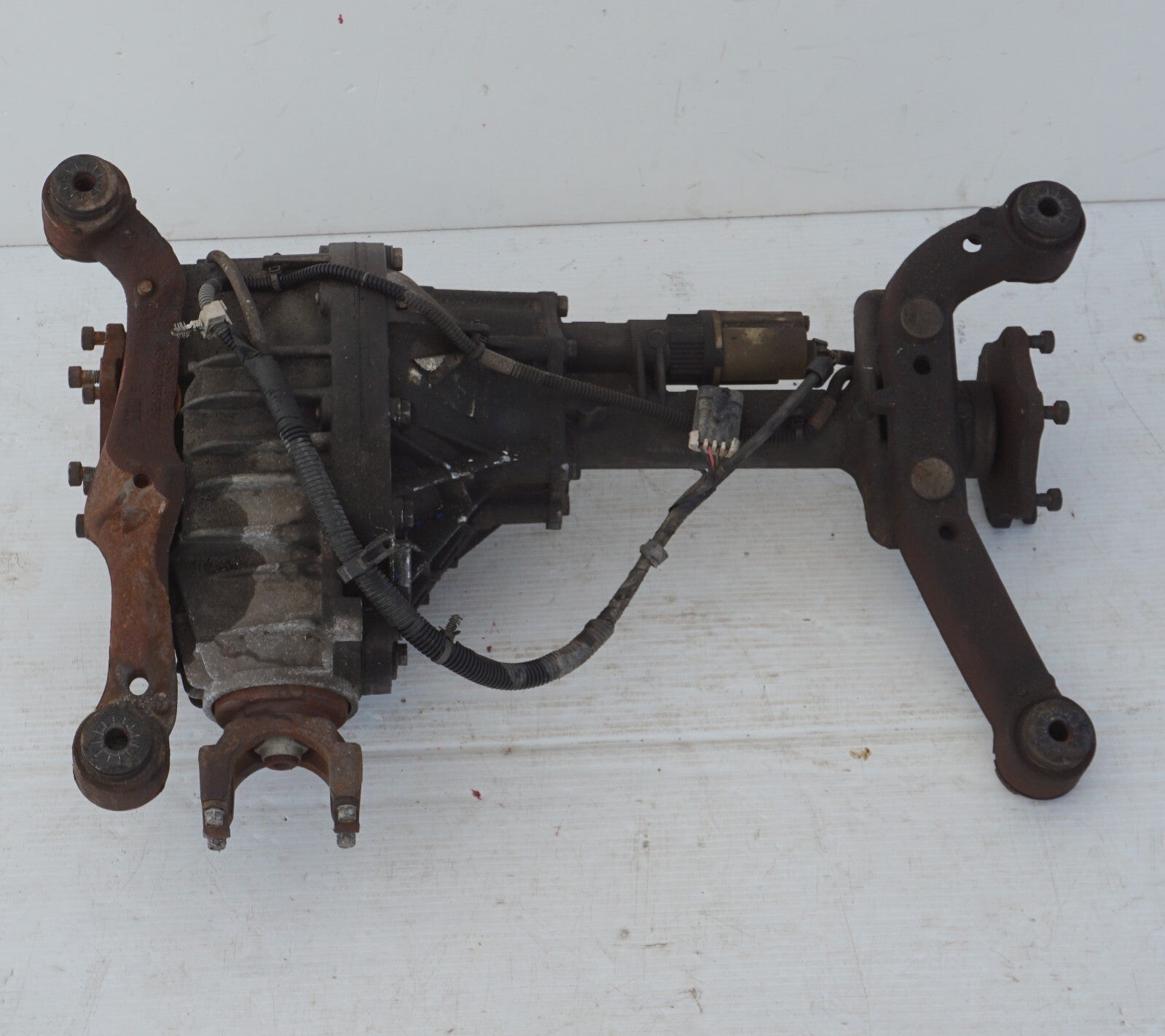 2008-2013 Chevy Silverado 1500 Front Axle Differential Carrier Assembly OEM