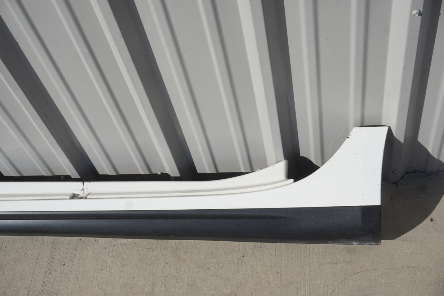 2014 - 2019 Maserati Ghibli Left Side Rocker Skirt Molding Trim Panel White OEM