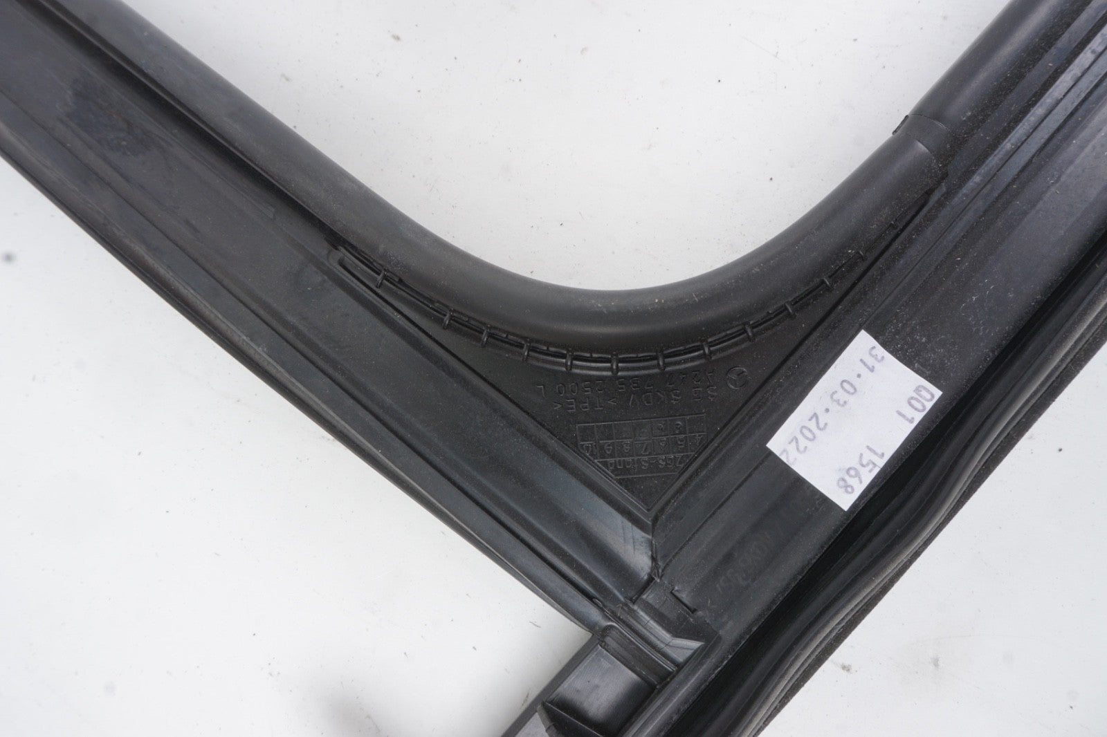 2020 - 2025 MERCEDES-BENZ GLB250 EQB REAR LEFT SIDE DOOR UPPER TRIM MOLDING SEAL