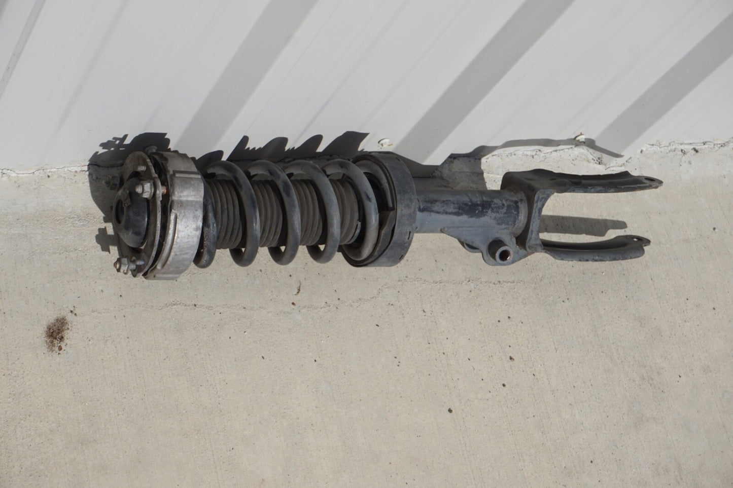 2011-2014 PORSCHE CAYENNE FRONT RIGHT SHOCK STRUT ABSORBER W/ COIL SPRING OEM