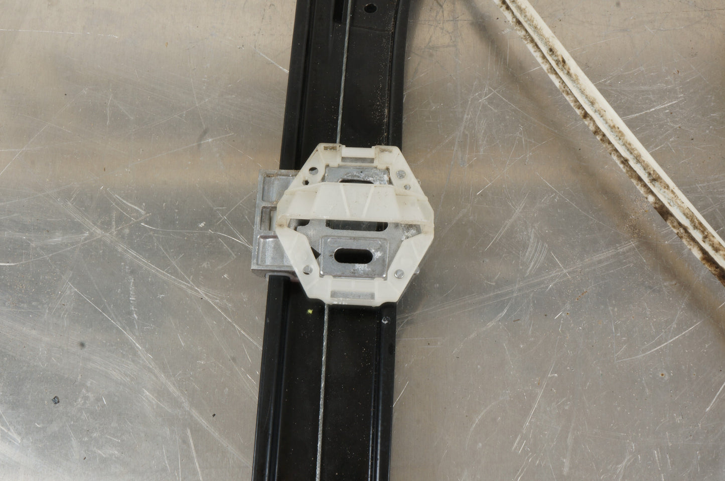 2007 - 2013 MERCEDES W221 S550 FRONT LEFT DRIVER WINDOW REGULATOR OEM