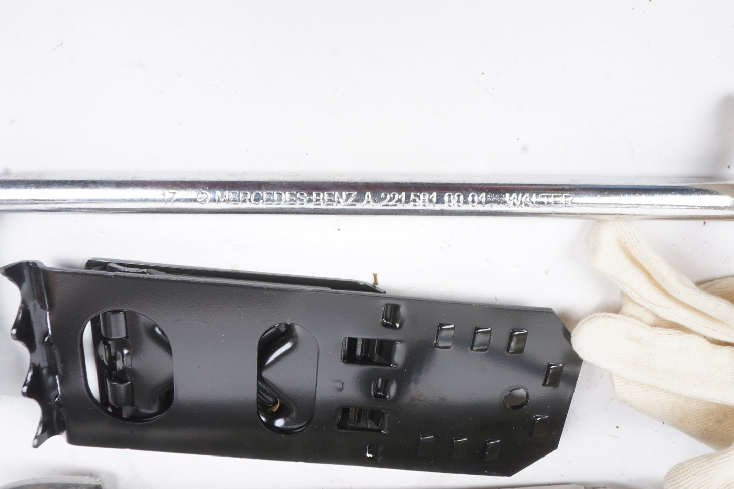 08-14 Mercedes-Benz C300 Emergency Spare Tire Jack Tool Kit A2128980914 OEM