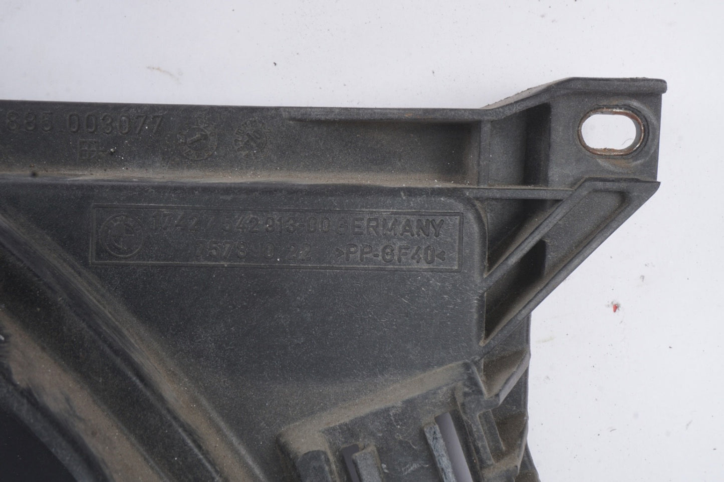 2005 BMW E85 Z4 3.0L M54 Engine Radiator Cooling Fan Housing OEM