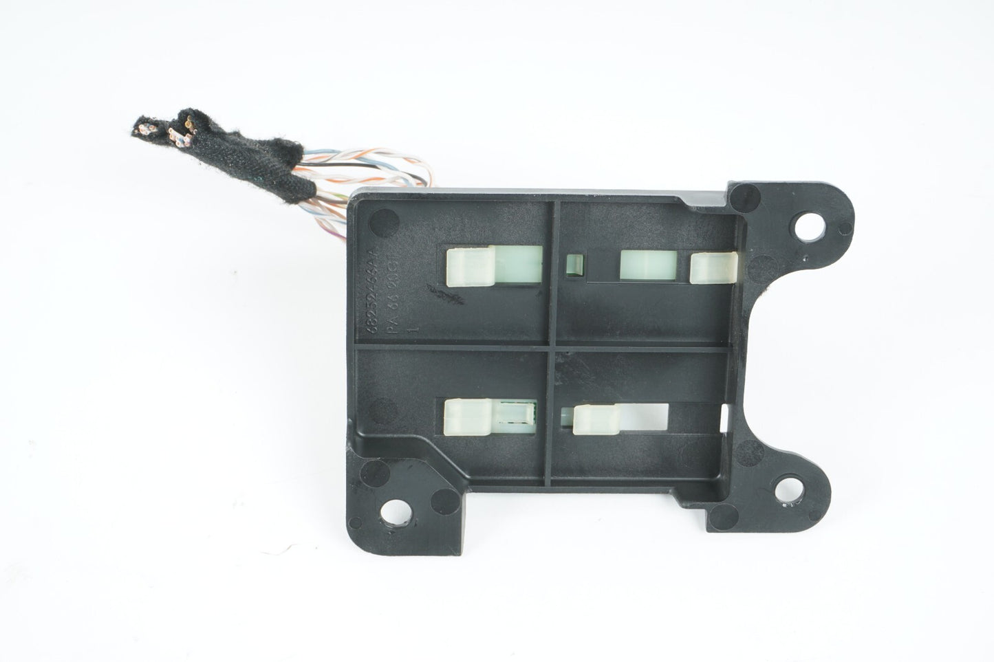 17-20 CHRYSLER PACIFICA DASHBOARD FUSE RELAY CONNECTOR BRACKET HOLDER OEM
