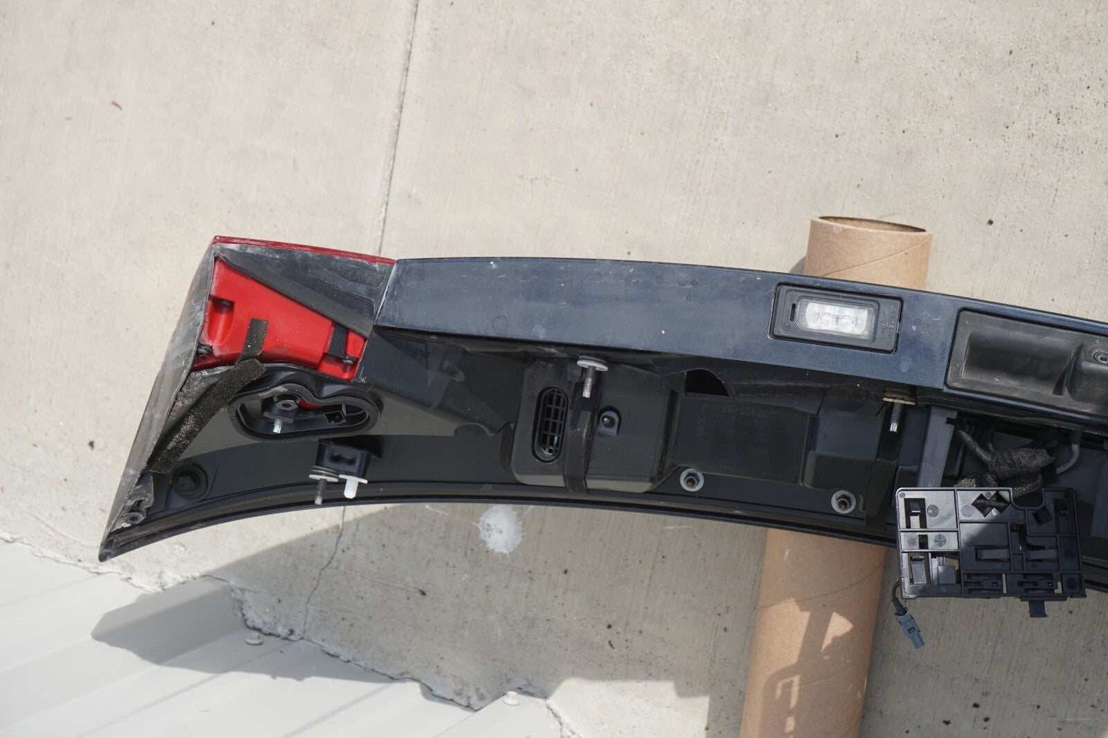 2012 - 2017 AUDI S7 A7 Rear Trunk Lid Spoiler Mount w/ Tail Light OEM