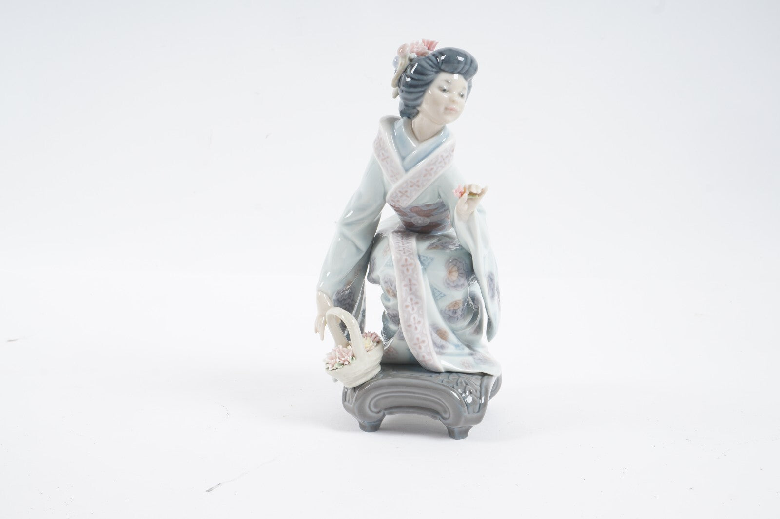 Lladro Asian Woman w/ Flower Basket