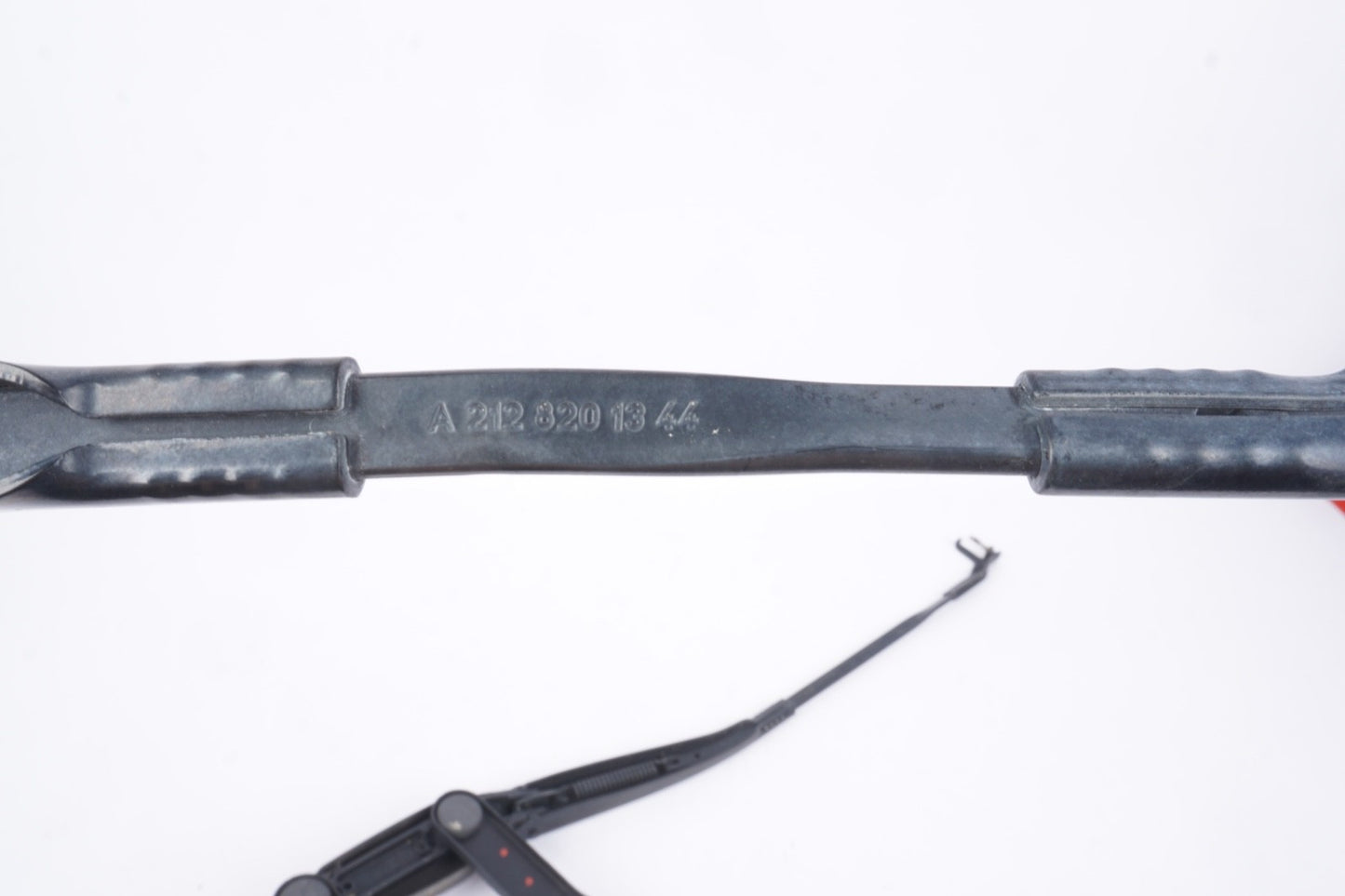 2010 2011 2012 2013 MERCEDES E350 E550 W212 SEDAN FRONT WINDSHIELD WIPER ARMS