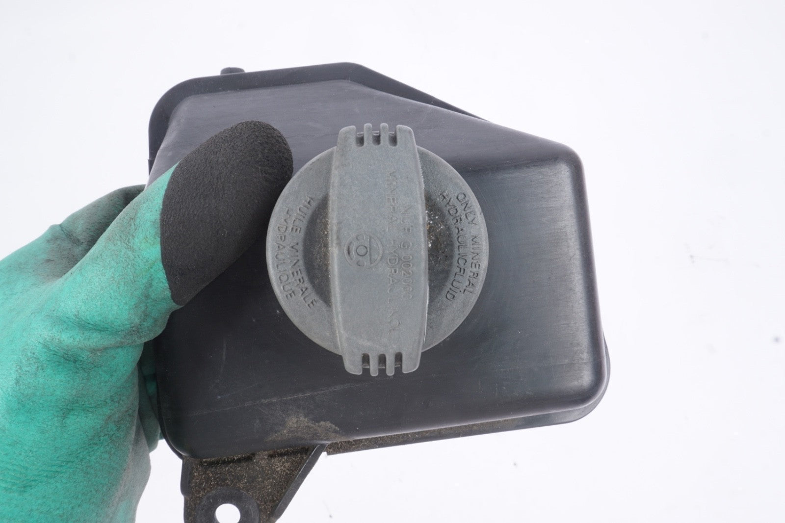 2004 - 2010 AUDI D3 A8 A8L S8 QUATTRO POWER STEERING RESERVOIR FLUID TANK OEM