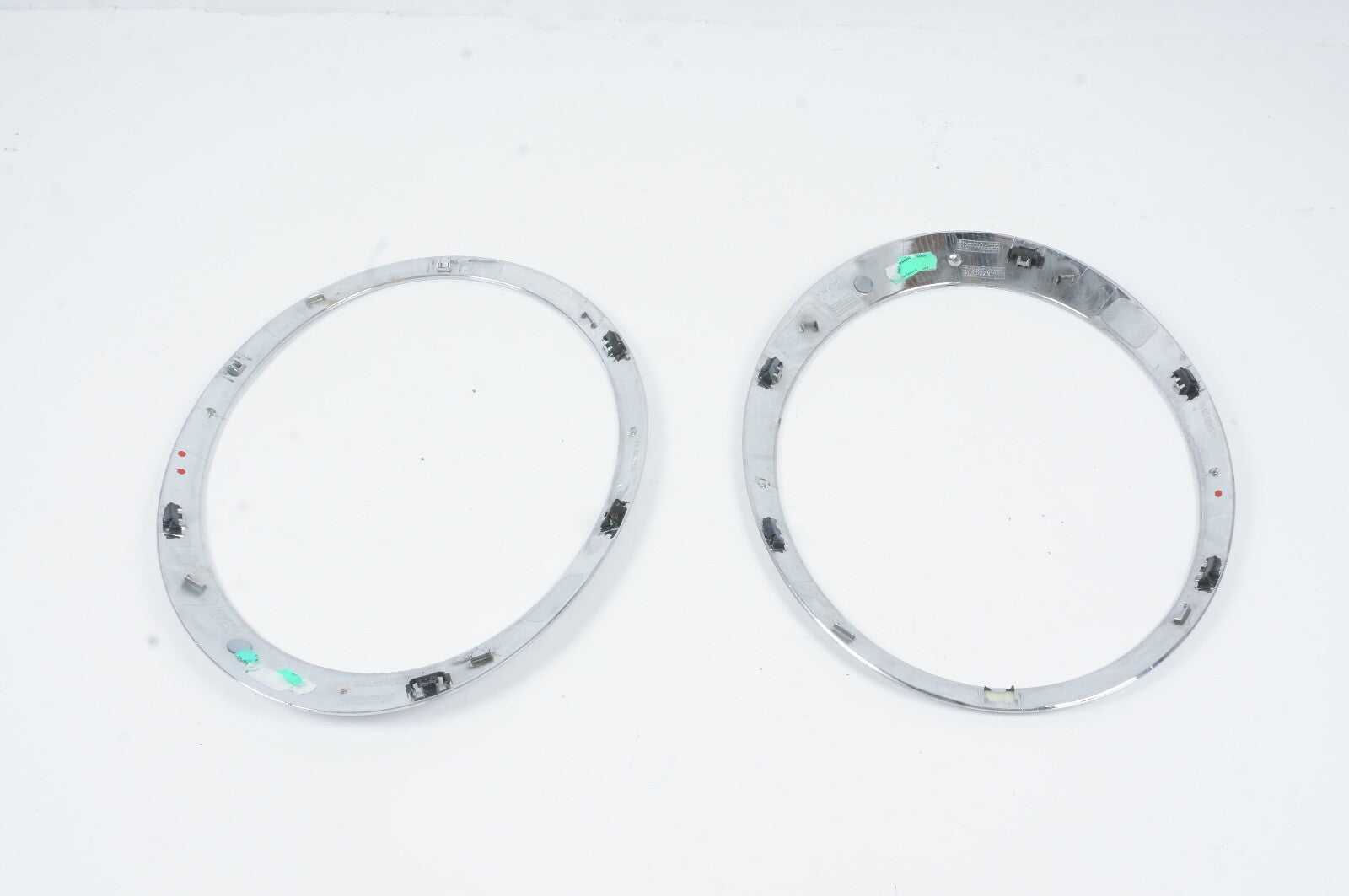 07 - 14 MINI COOPER CLUBMAN R55 FRONT LEFT DRIVER SIDE HEADLIGHT BEZEL FRAME OEM