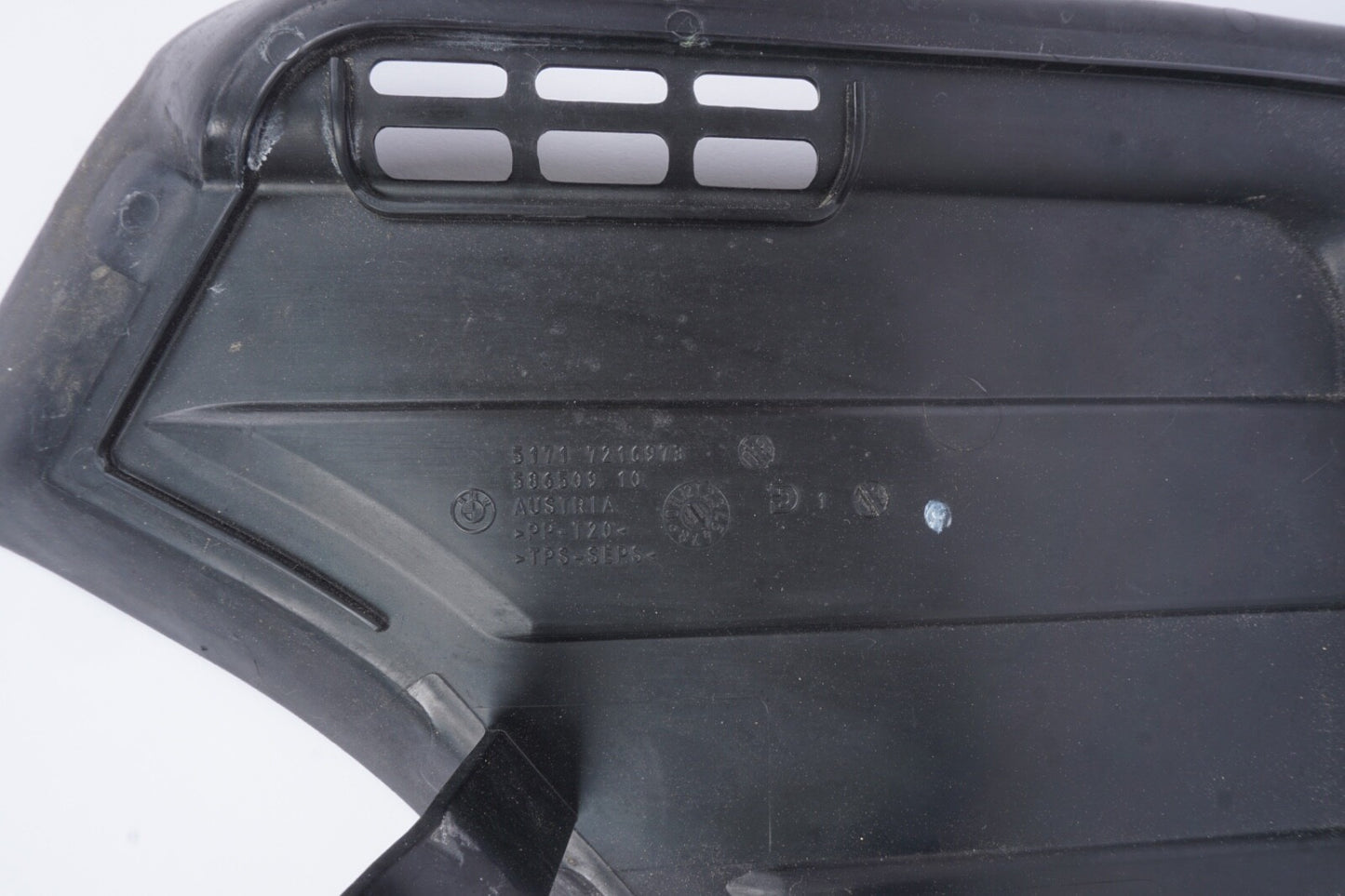 2009-2015 BMW 750LI F02 FRONT DRIVER SIDE WINDSHIELD COWL PANEL CORNER COVER OEM