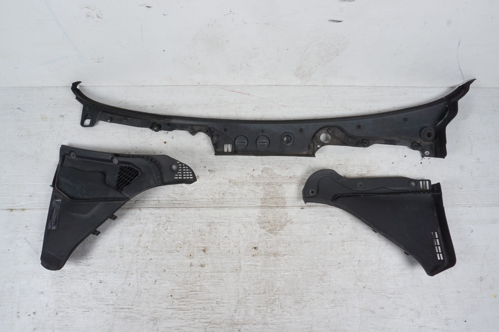 13-18 BMW 650i 640i Grand Coupe Front Windshield Wiper Cowl Cover Trim Panel OEM