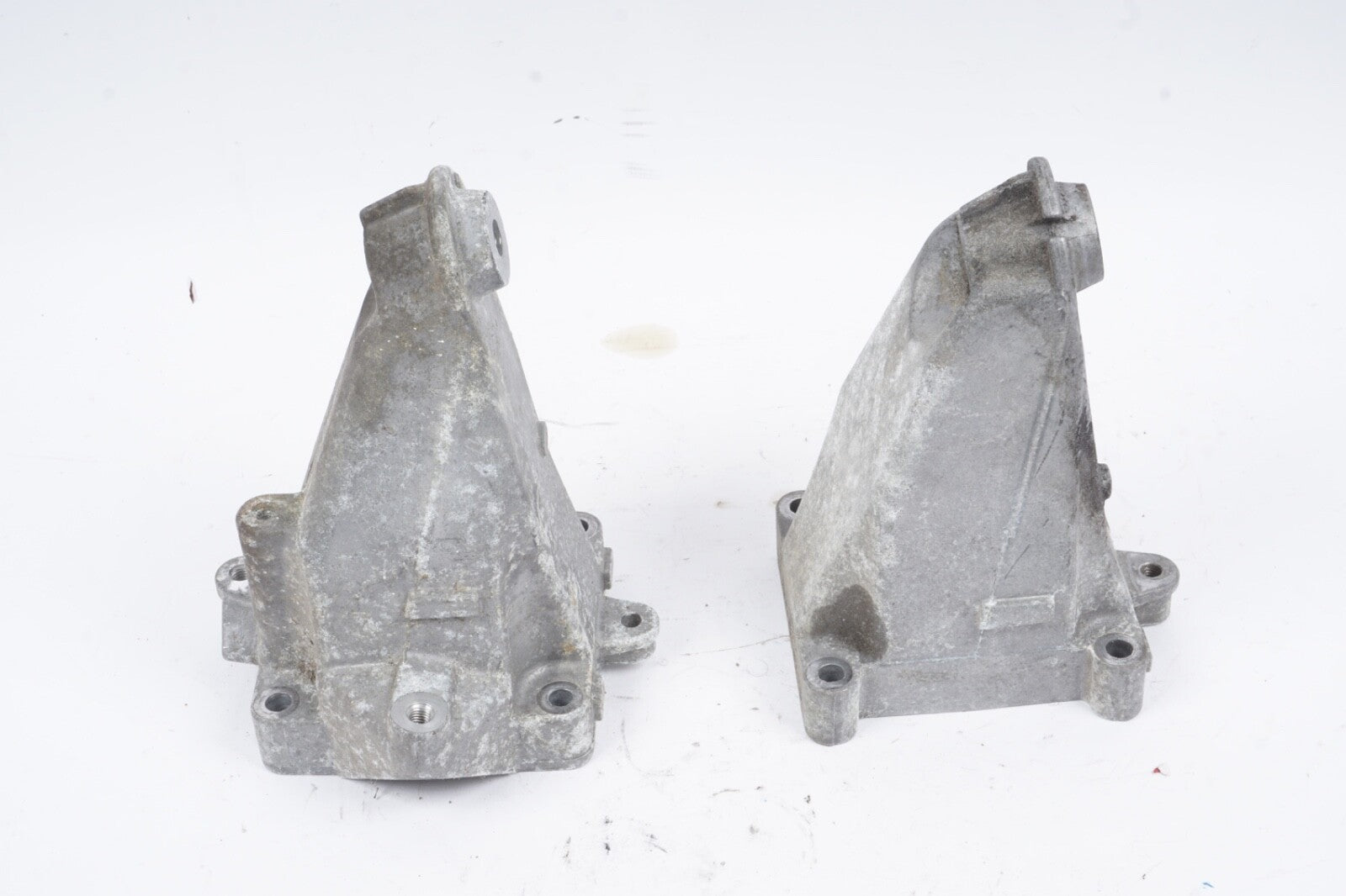 12-15 Mercedes W204 C250 Engine Motor Bracket Mount Right & Left Set of 2 OEM