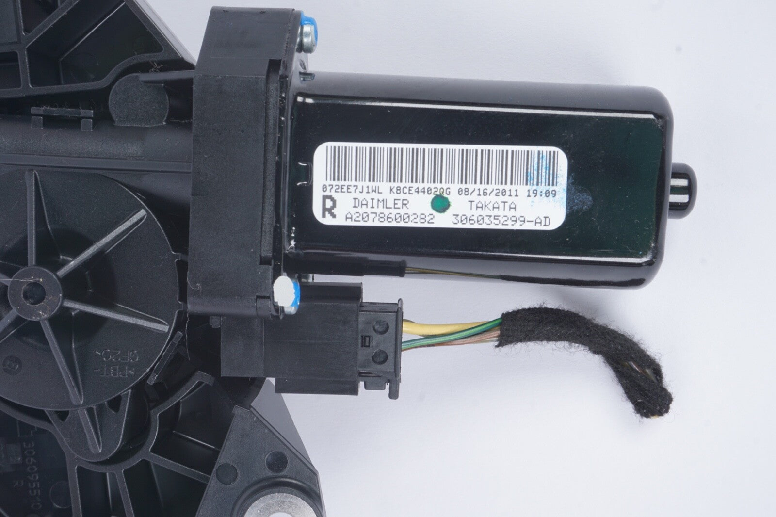 10-17 Mercedes W207 E350 E400 E550 Coupe Right Seat Belt Feeder Motor Black OEM