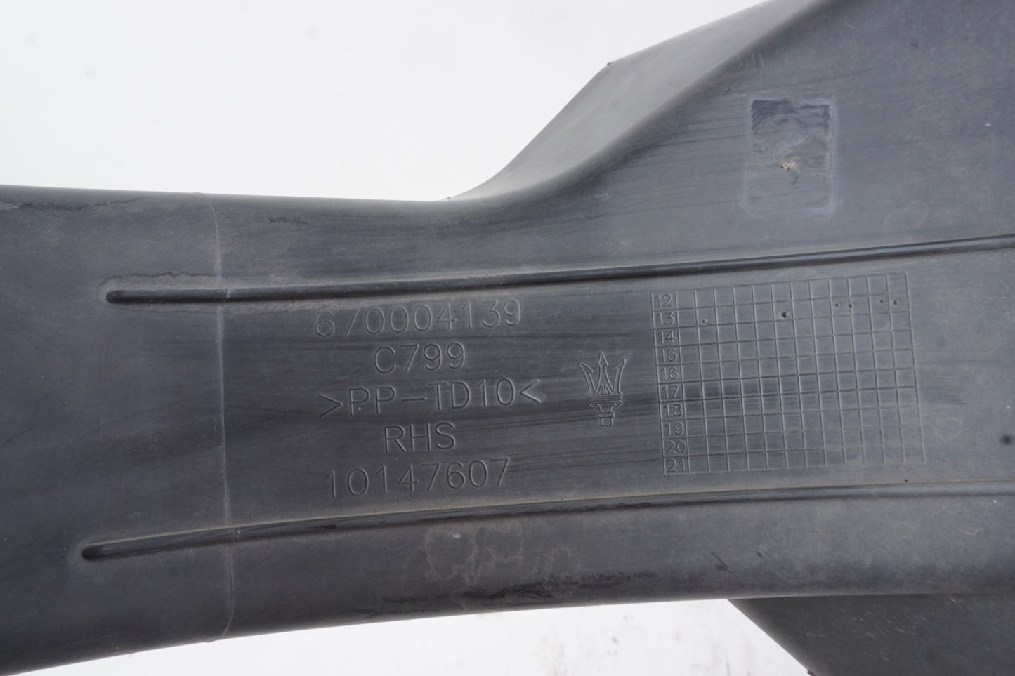 2014-2021 MASERATI GHIBLI M157 3.0L FRONT RIGHT INTERCOOLER AIR DUCT SHROUD OEM
