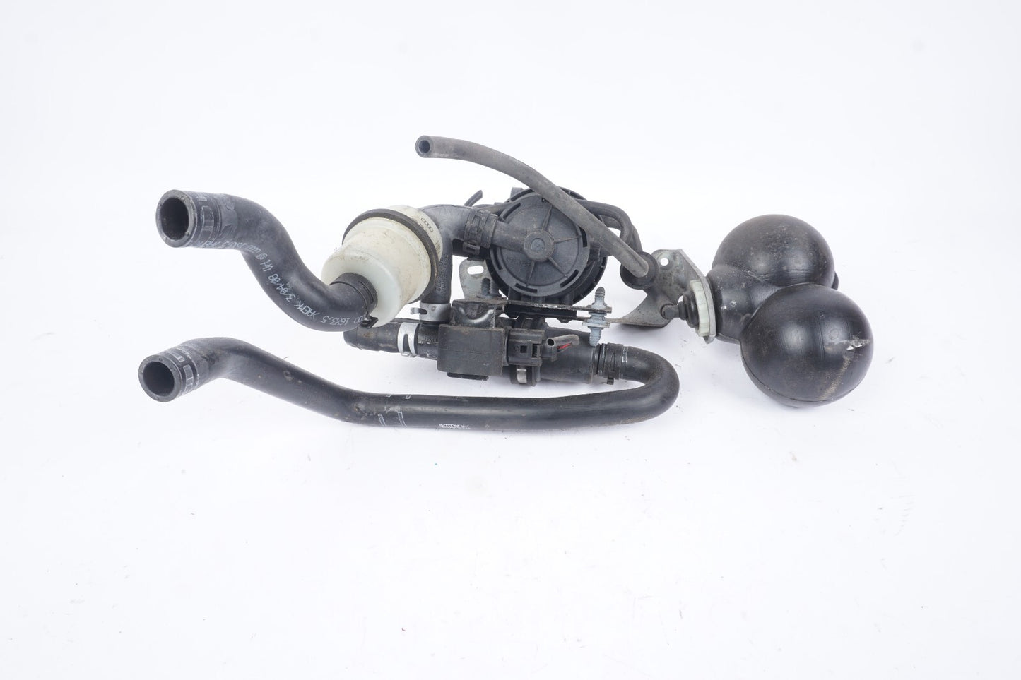 2004 - 2010 Audi A8 A8L Fuel Leak Detection Pump  OEM