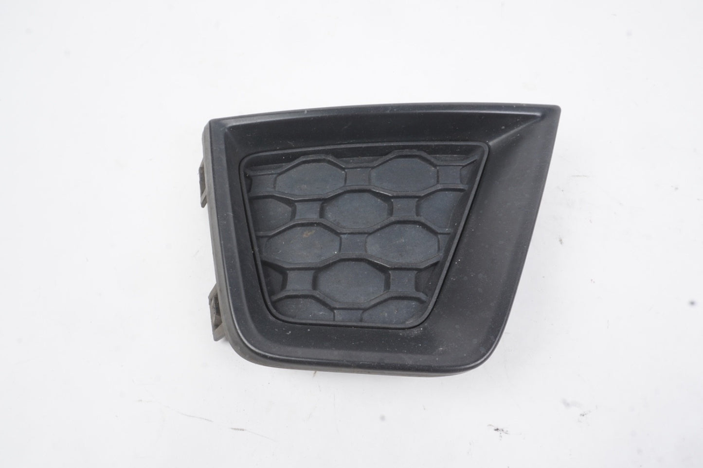 2019 - 2023 Jeep Renegade Front Right Bumper Fog Light Cover Trim Molding OEM