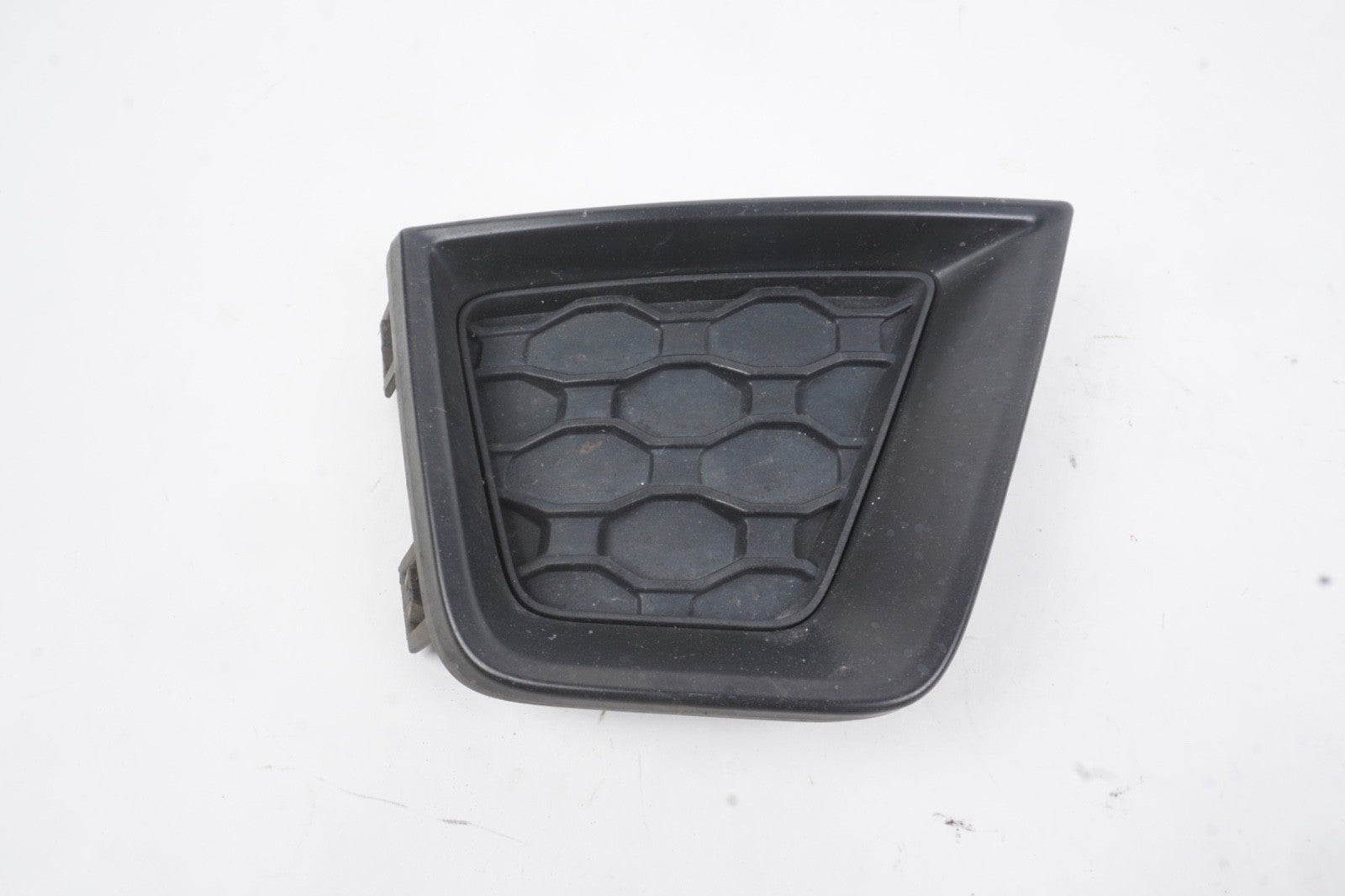2019 - 2023 Jeep Renegade Front Right Bumper Fog Light Cover Trim Molding OEM