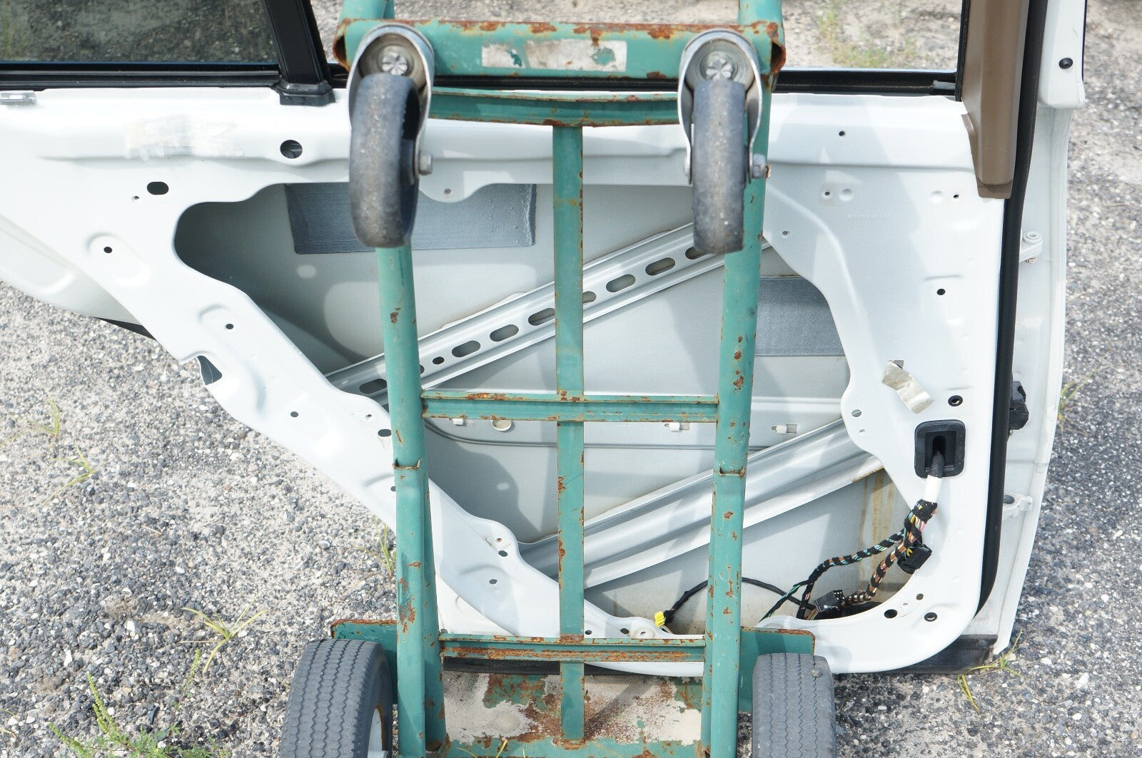 06 - 11 Mercedes W164 ML63 ML350 ML500 REAR LEFT DRIVER SIDE DOOR SHELL OEM